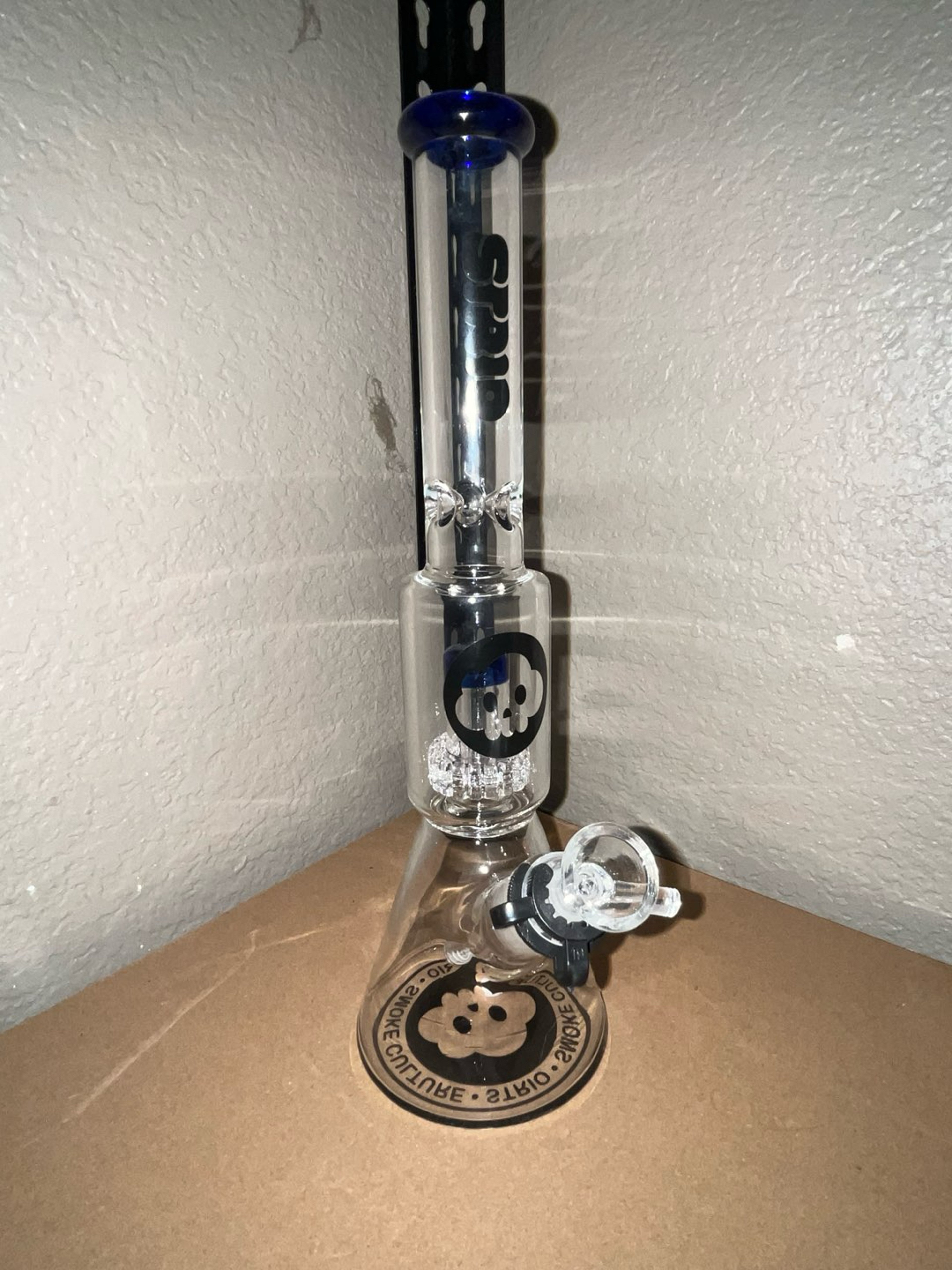 Preview pic of Strio Beaker Bong w/ UFO Disc Perc