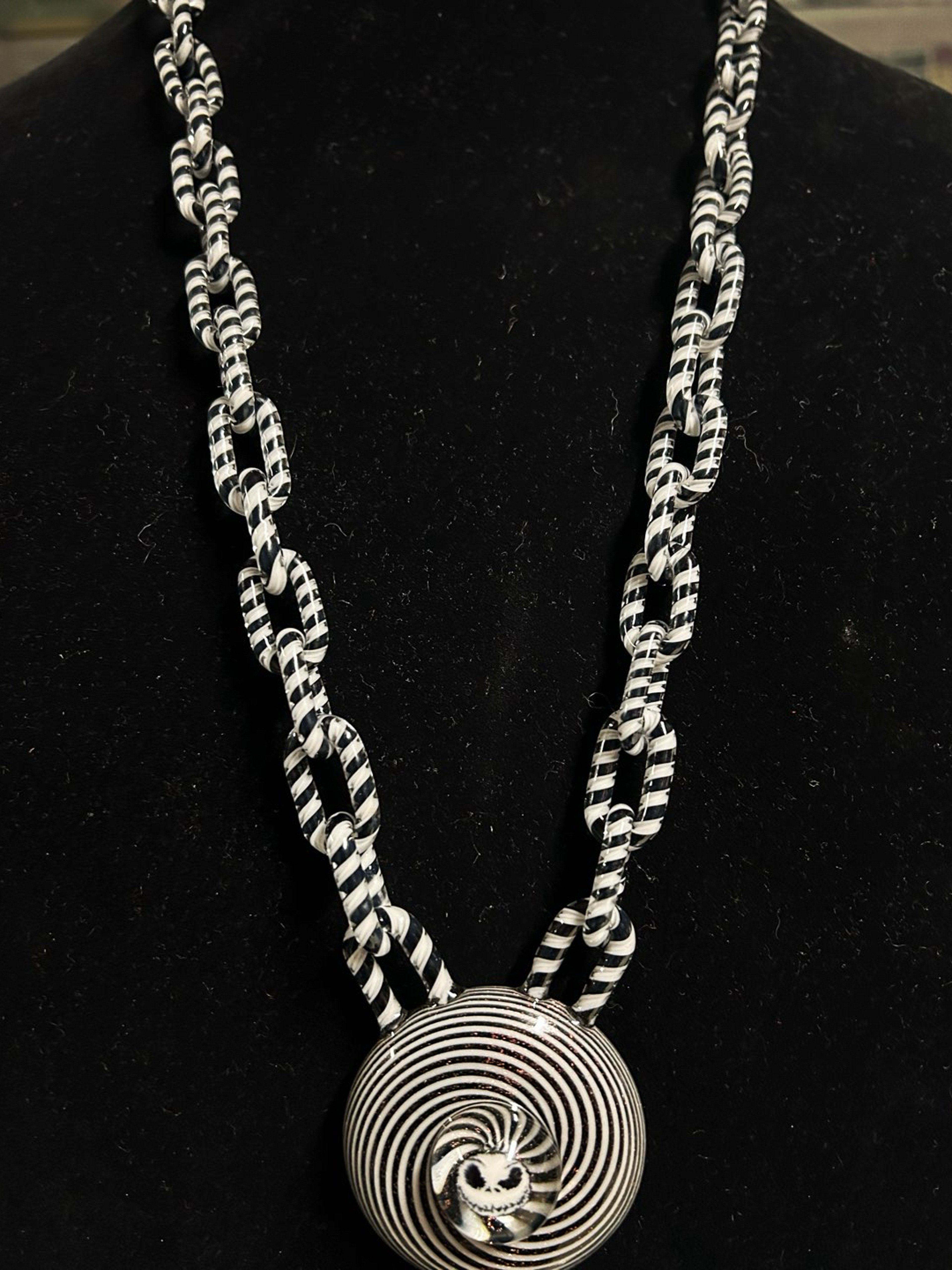 Preview pic of Jack black and white twistid chain necklace with pendant