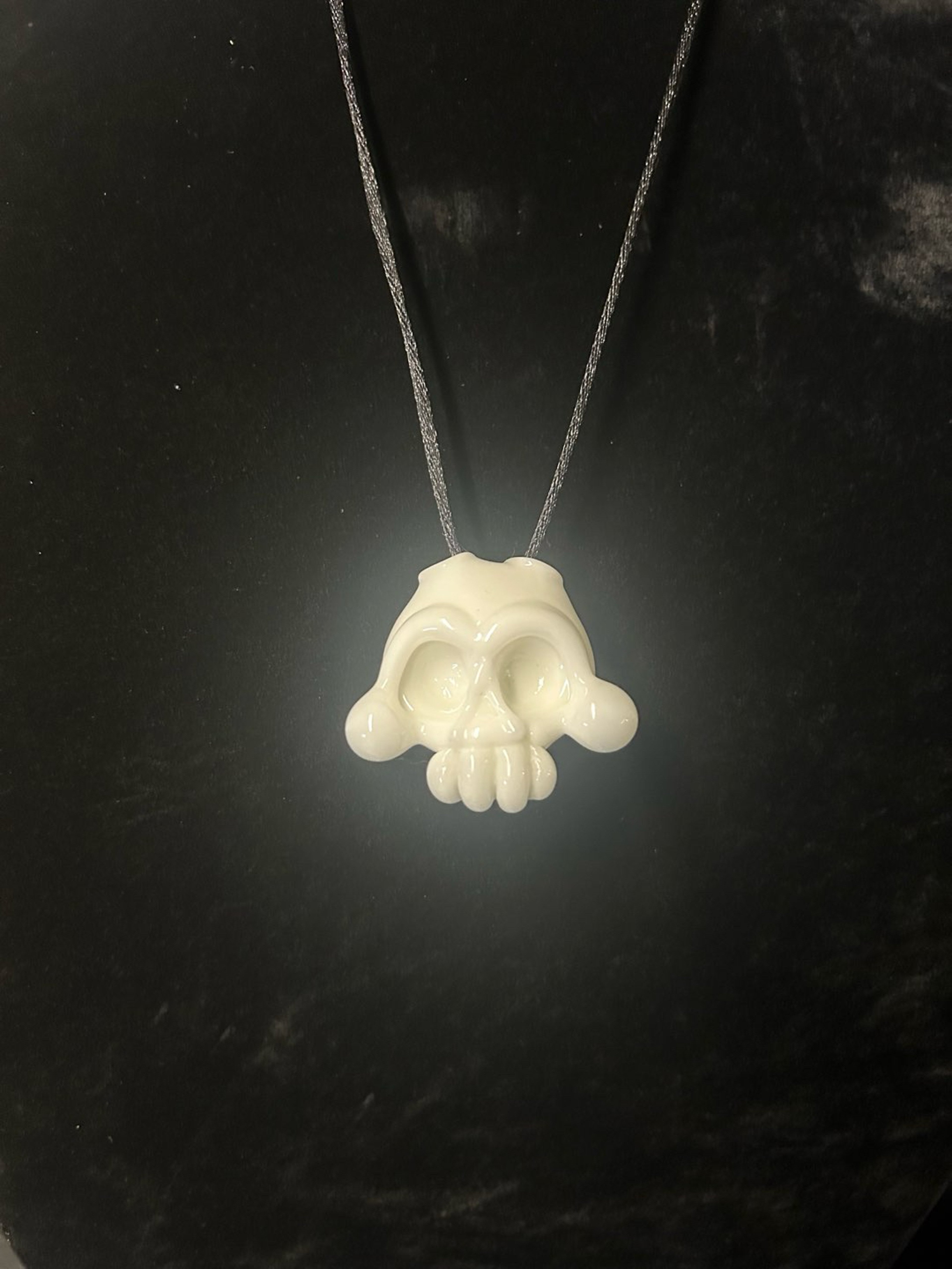 Preview pic of Skull pendant star white