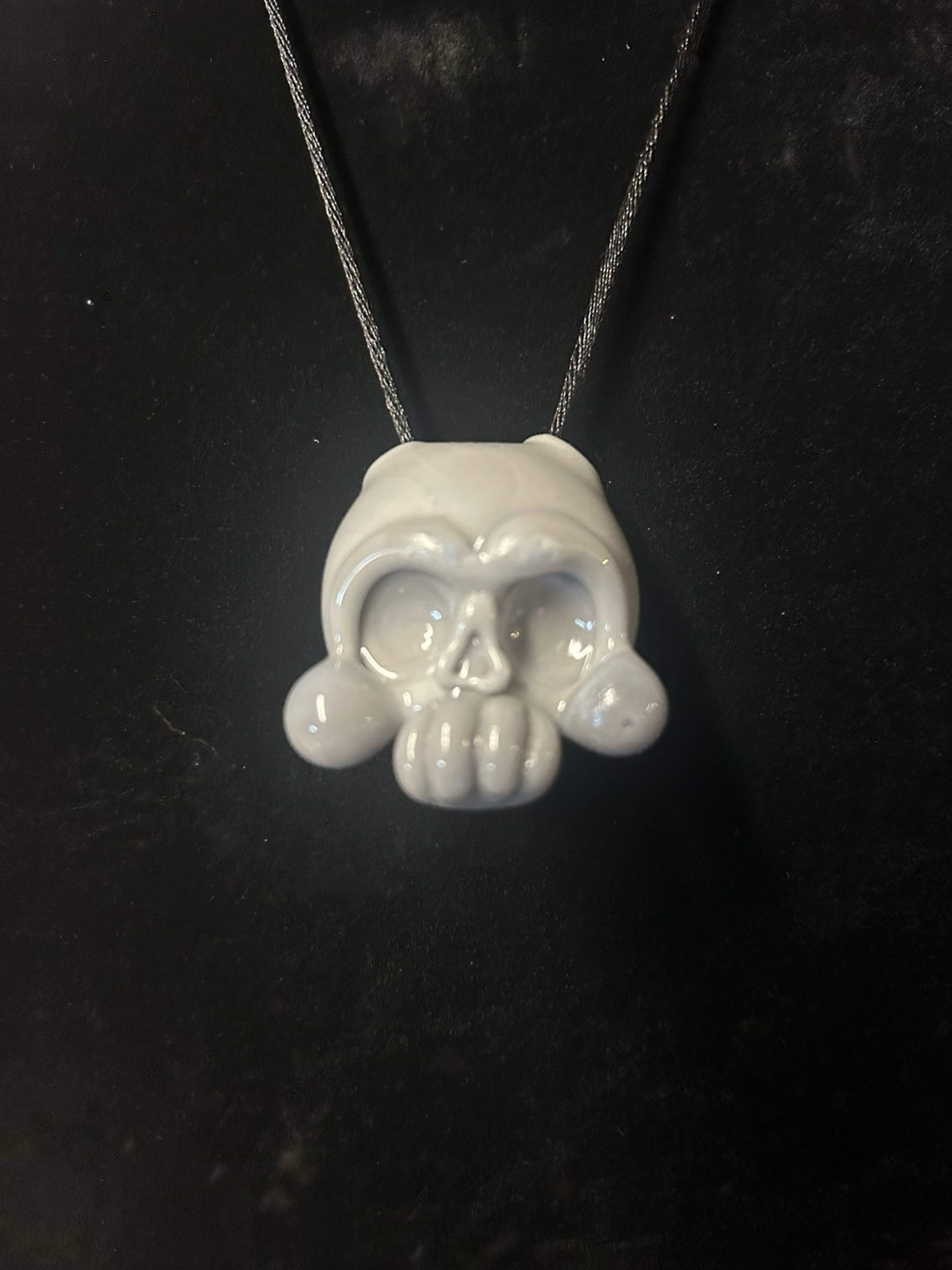 Preview pic of Skull pendant Portland gray