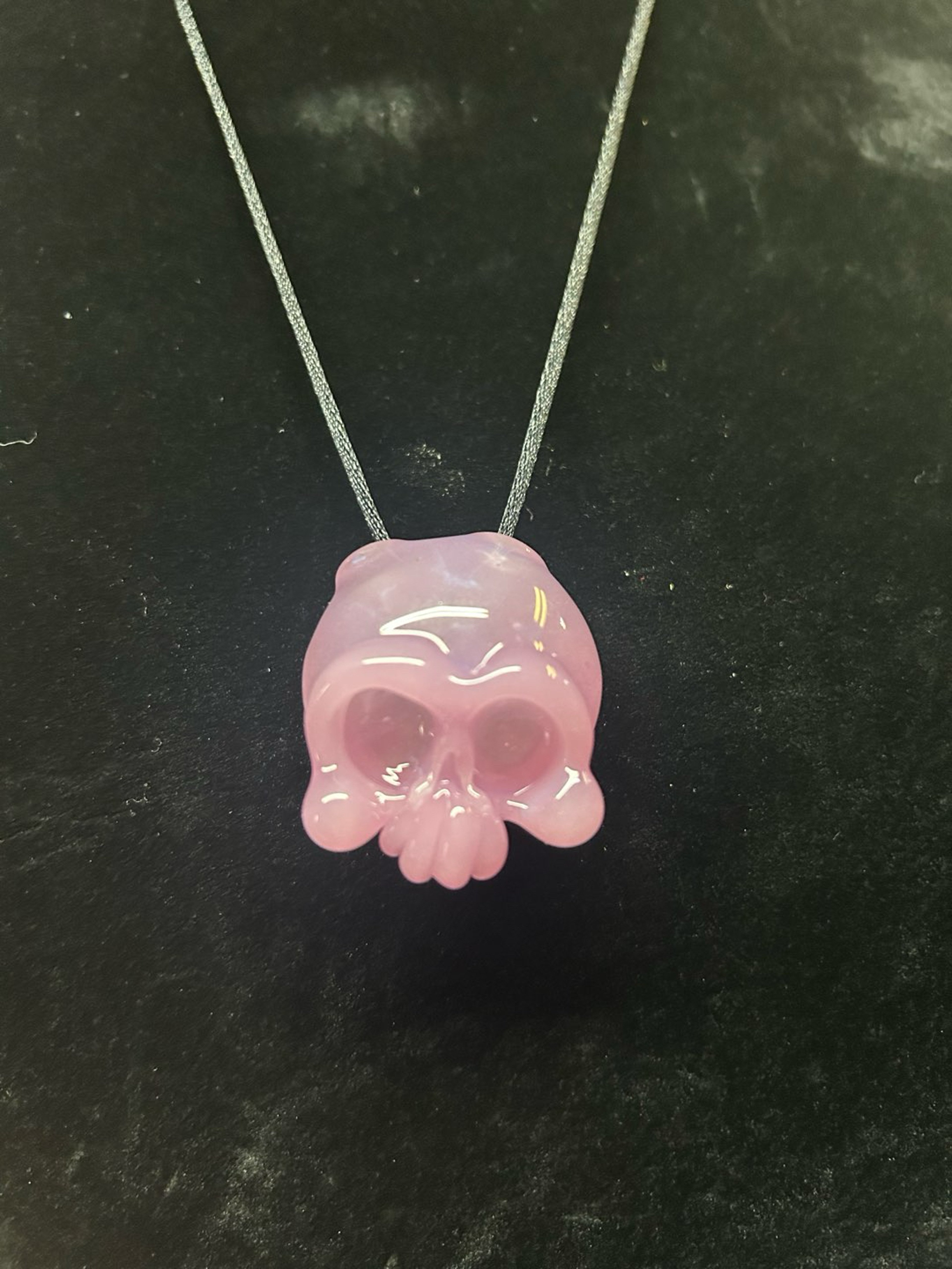 Preview pic of Skull pendant pastel voodoo cfl