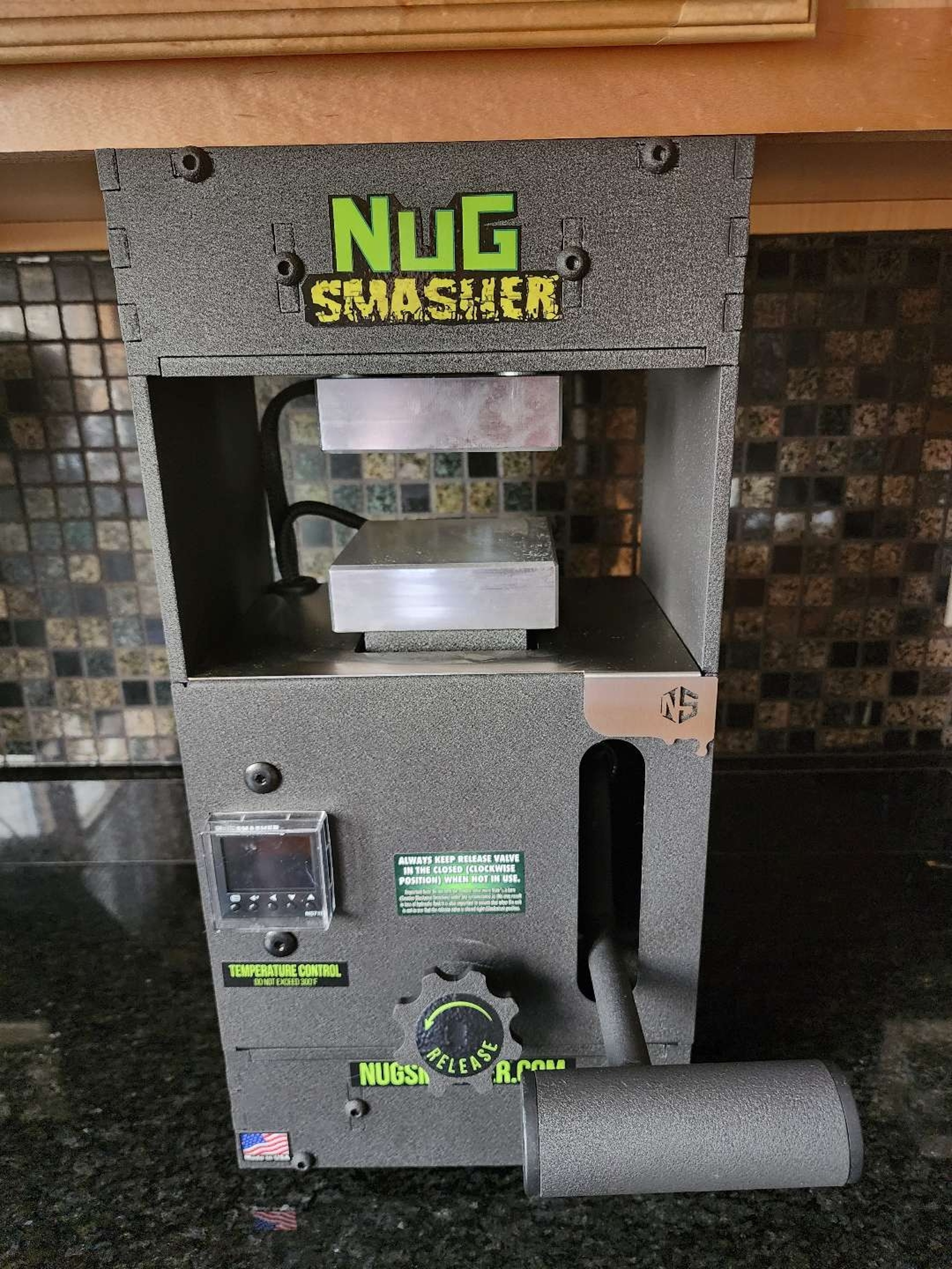 Preview pic of Nug Smasher OG 12 Ton Personal Rosin Press (like new condition)