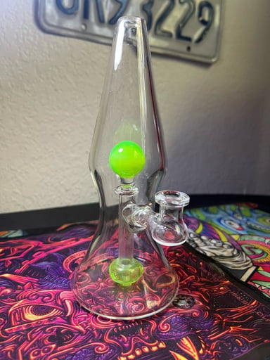 Preview pic of Bright neon green lamp