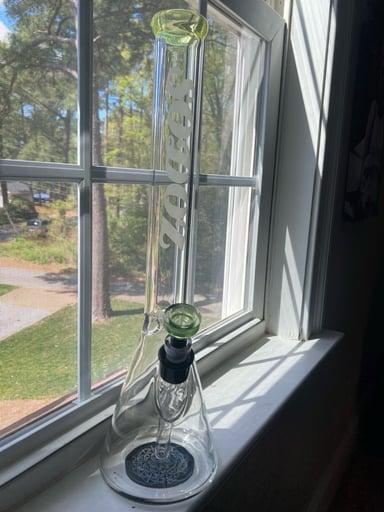Preview pic of Sodoz beaker UV 18” 45 neck