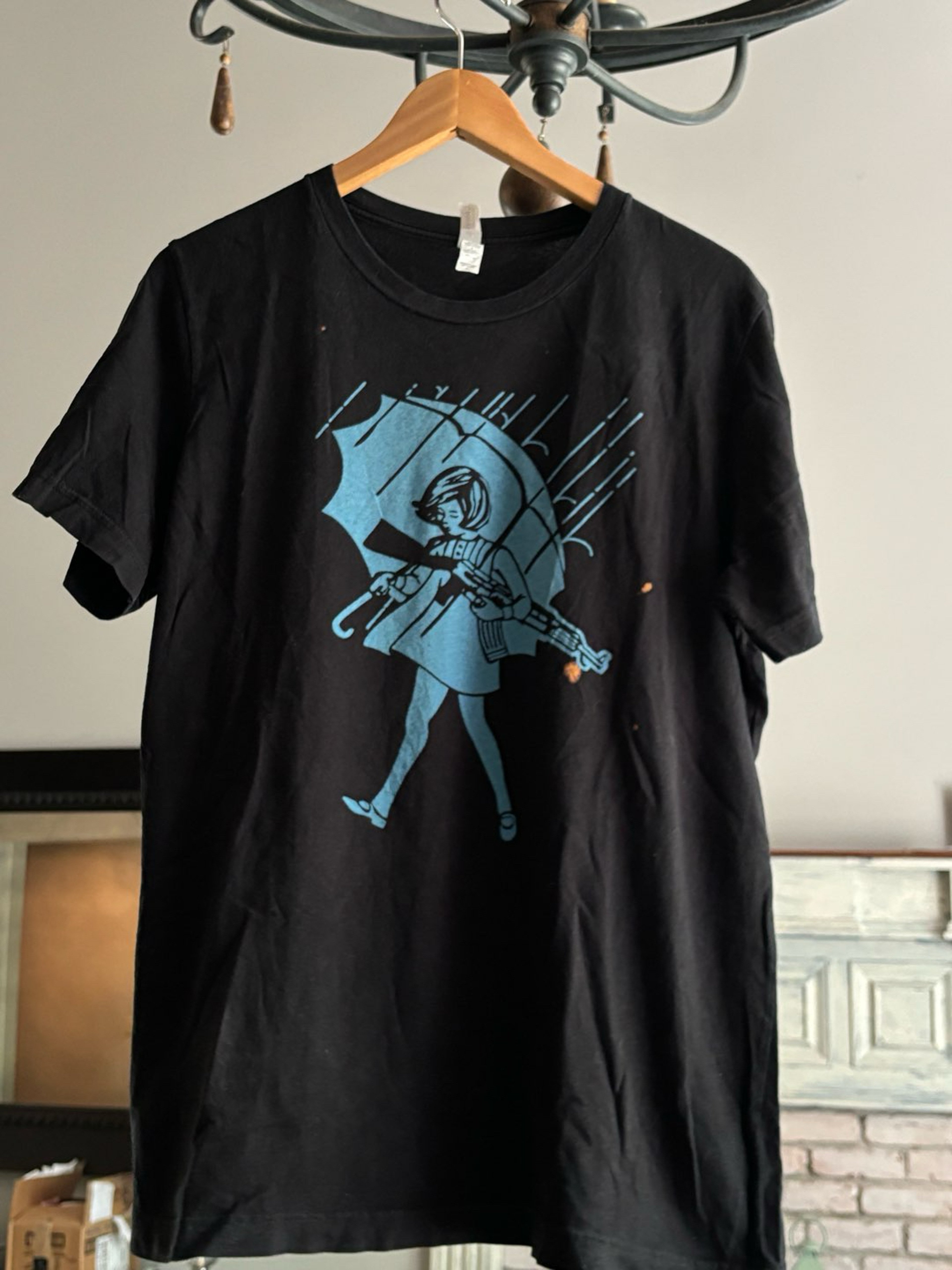 Preview pic of OG Black and blue assault girl tee sz large