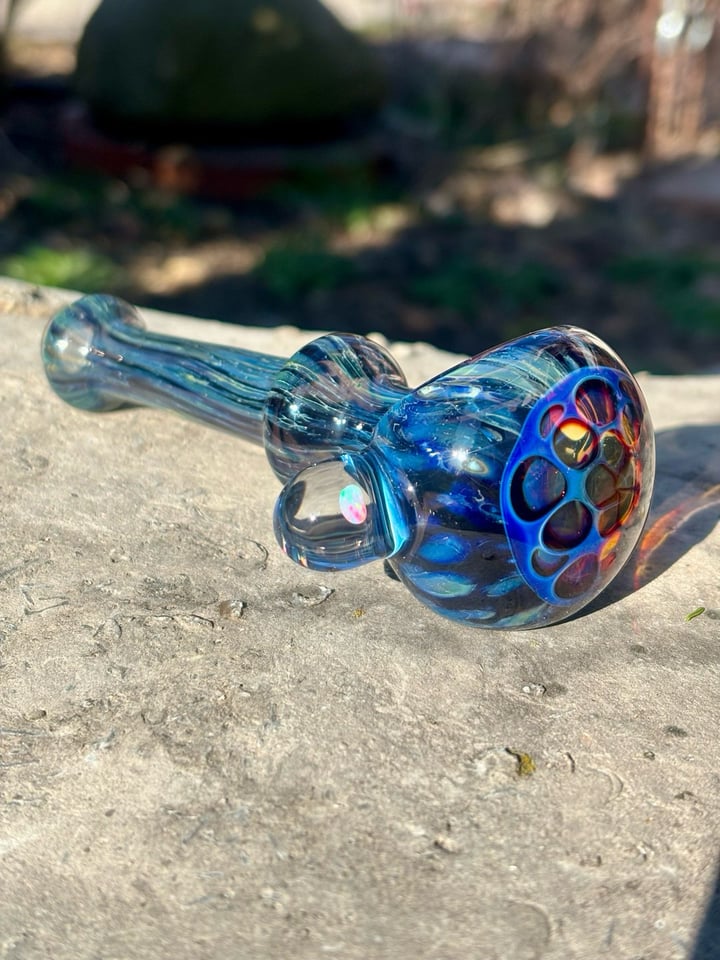 Honeycomb opal pipe