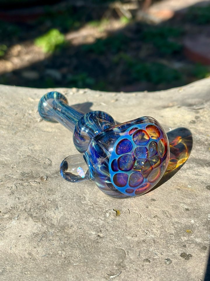 Honeycomb opal pipe