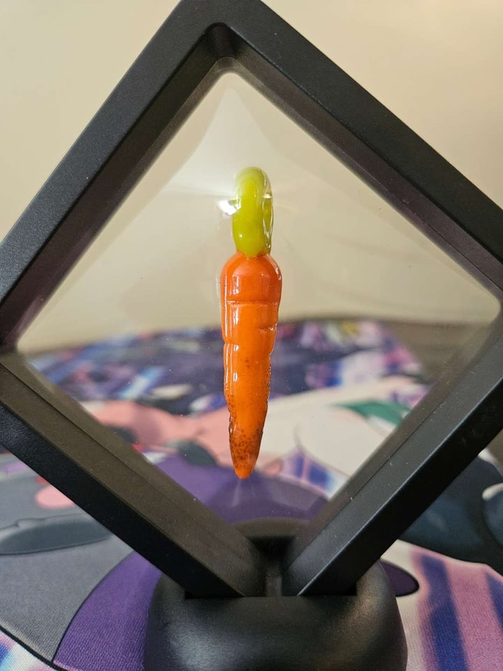Matt king glass carrot dabber/pendant