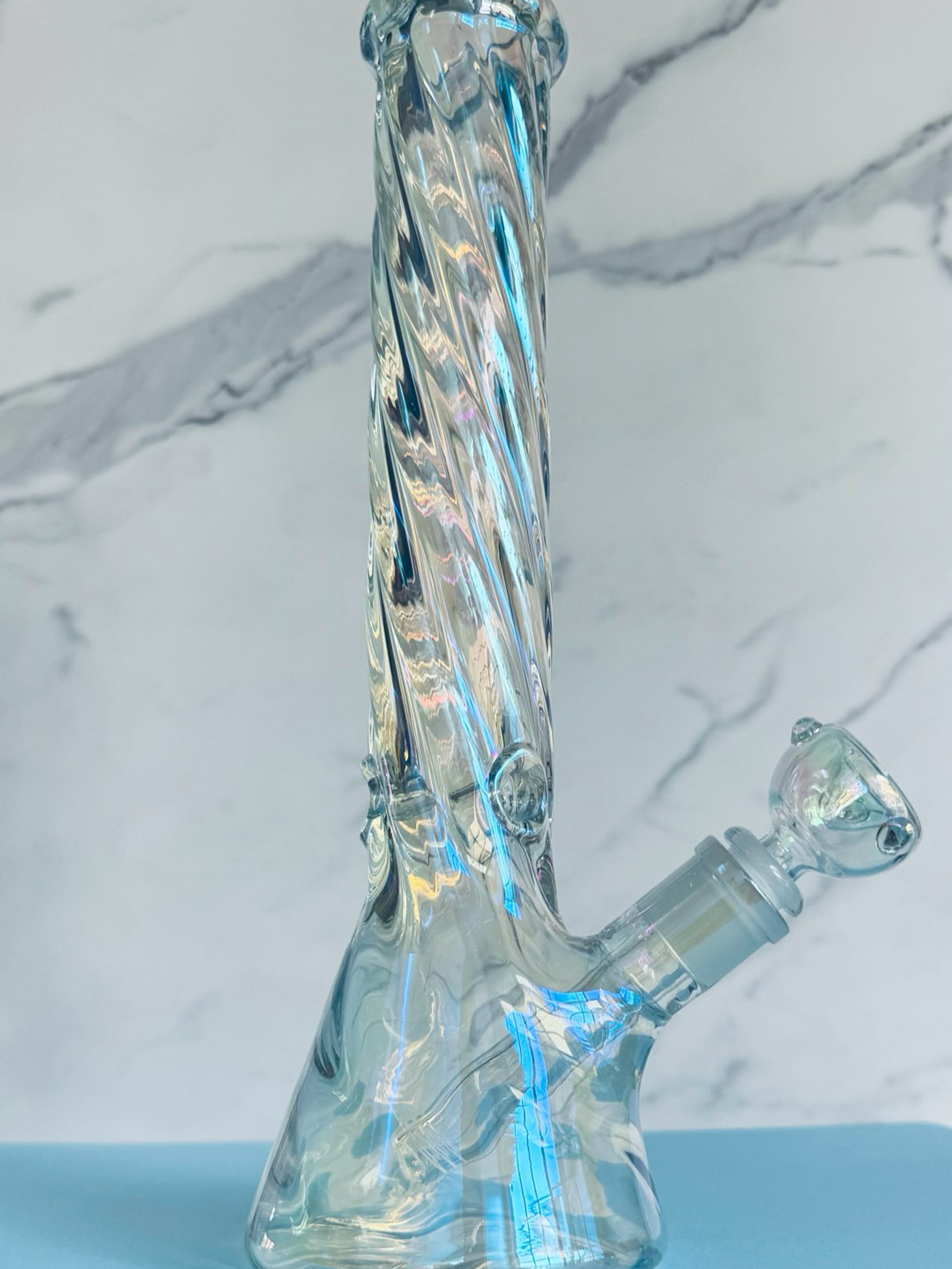 Iridescent swirl bong image 0