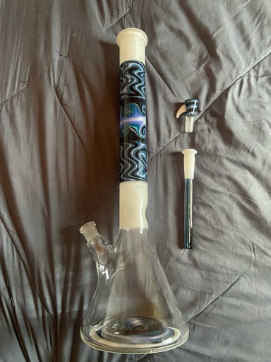 Preview pic of Chris sculli x glass munky worked uv beaker bong