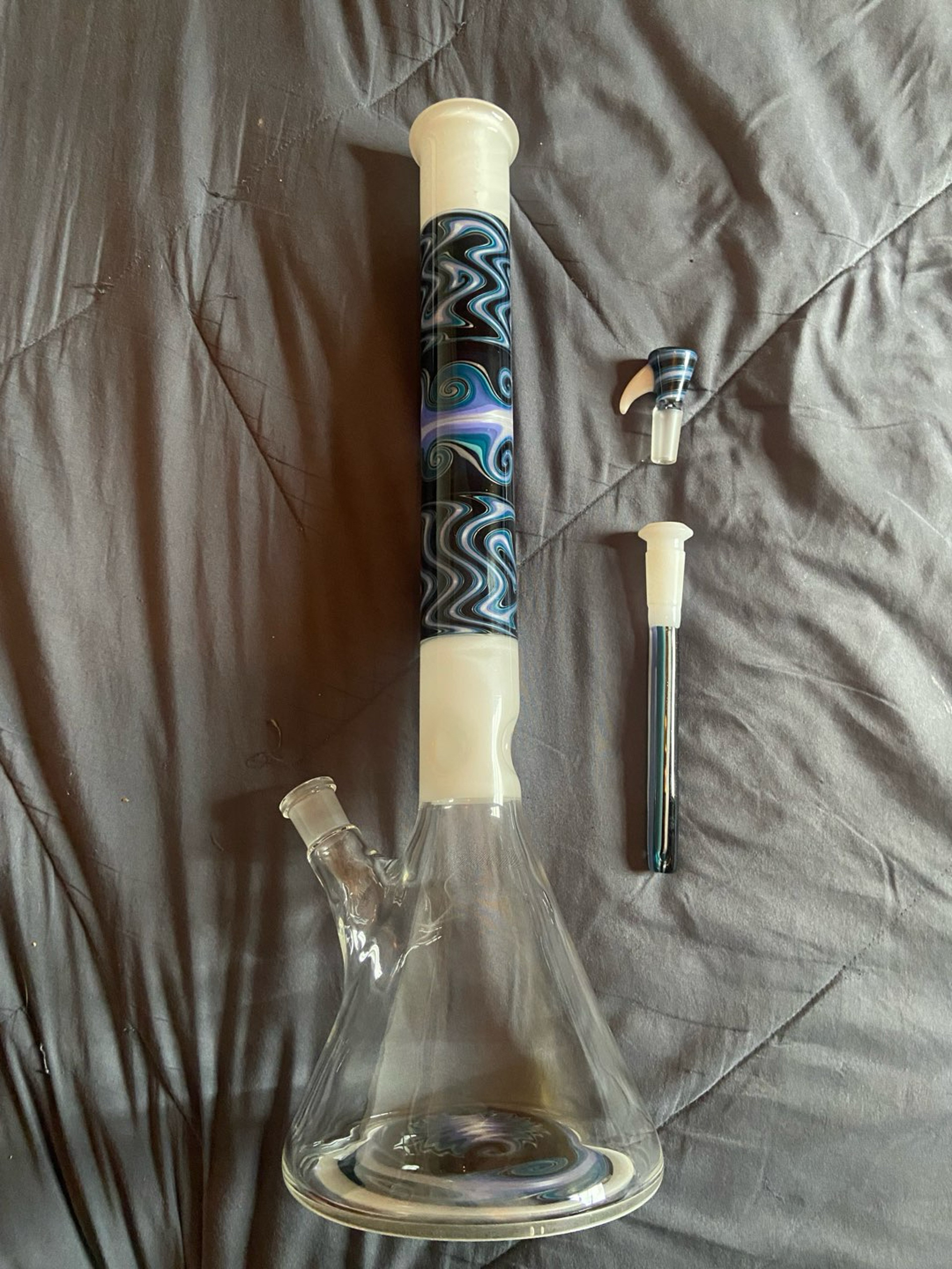 Preview pic of Chris sculli x glass munky worked uv beaker bong