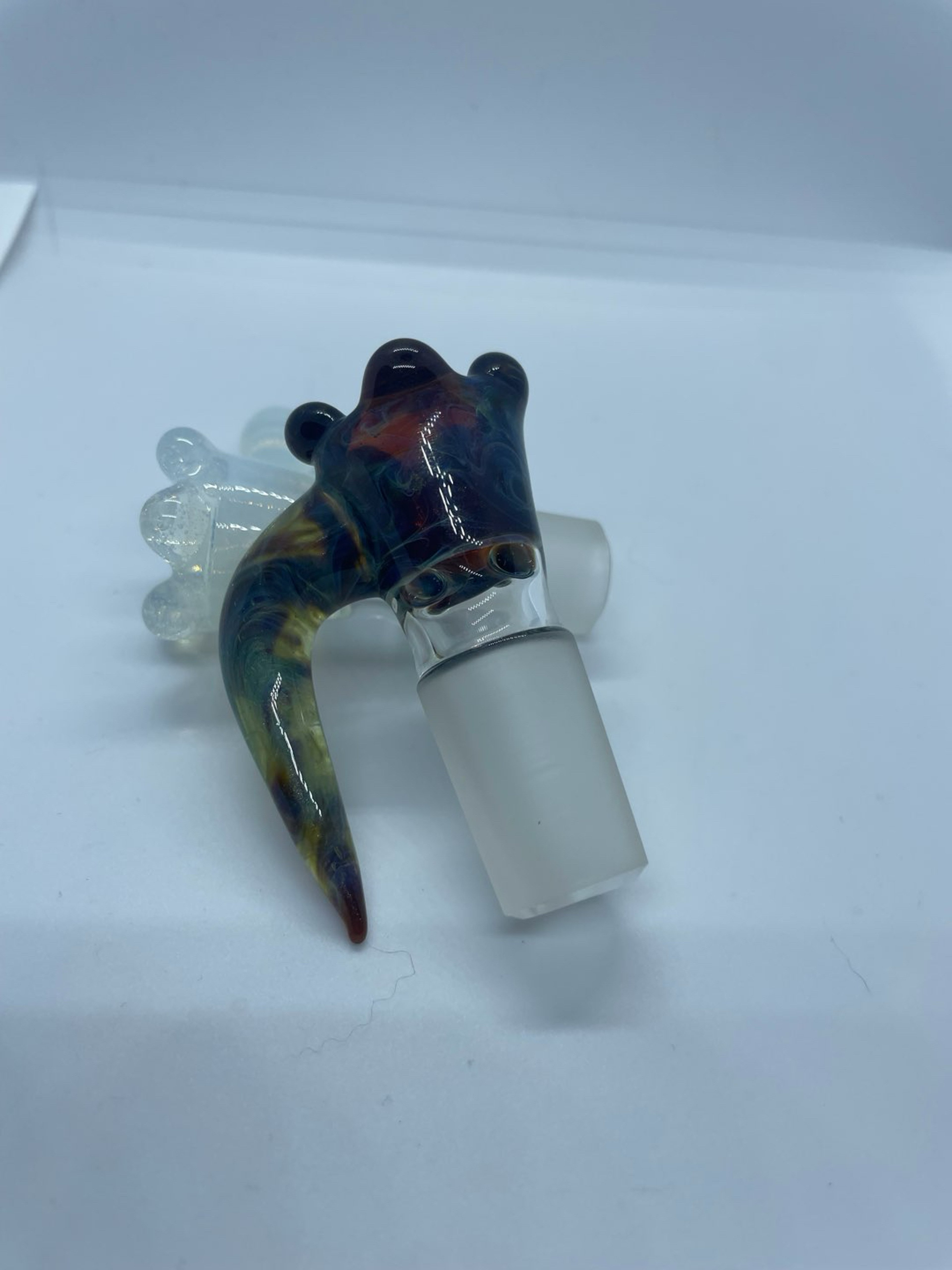 Preview pic of Horned 18mm 4 hole handblown bowlpiece