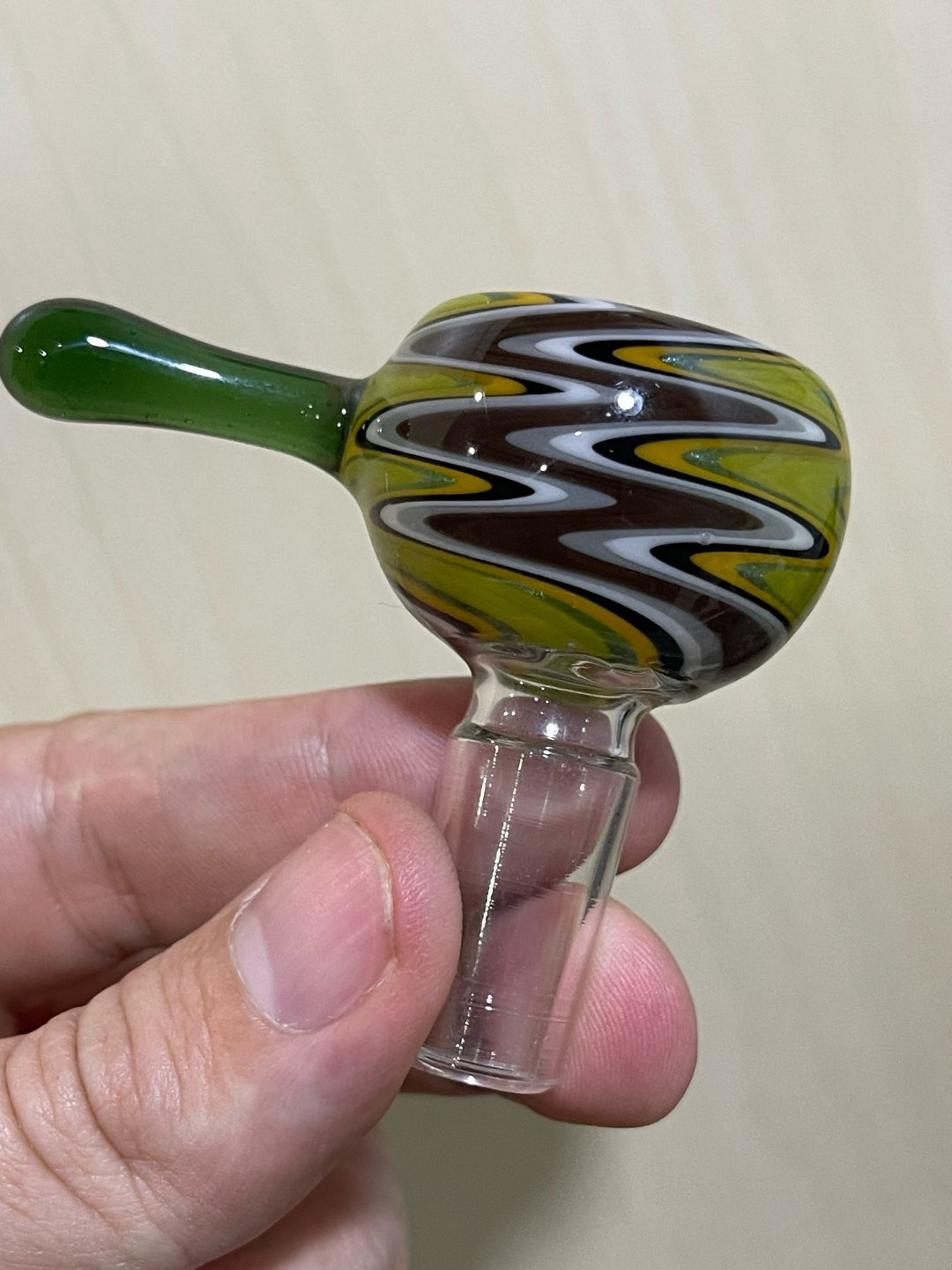 Preview pic of 14mm line work bowl with green handle