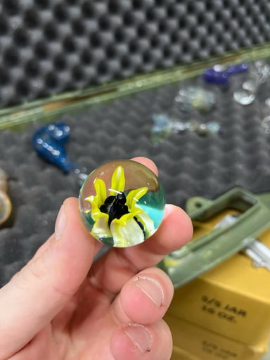 Preview pic of Yellow and white implosion flower roller