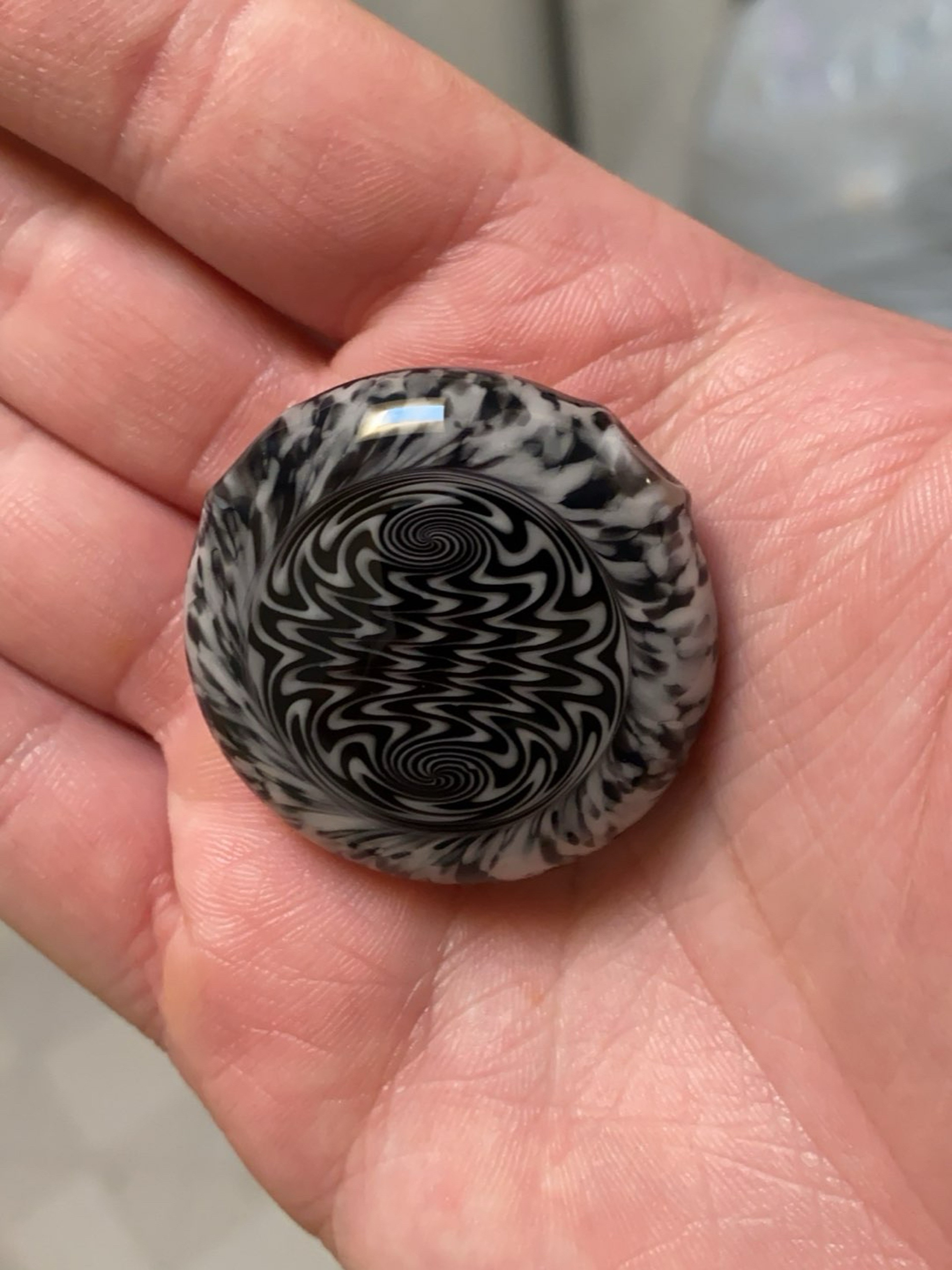 Preview pic of Black and White Wig Wag Pendant