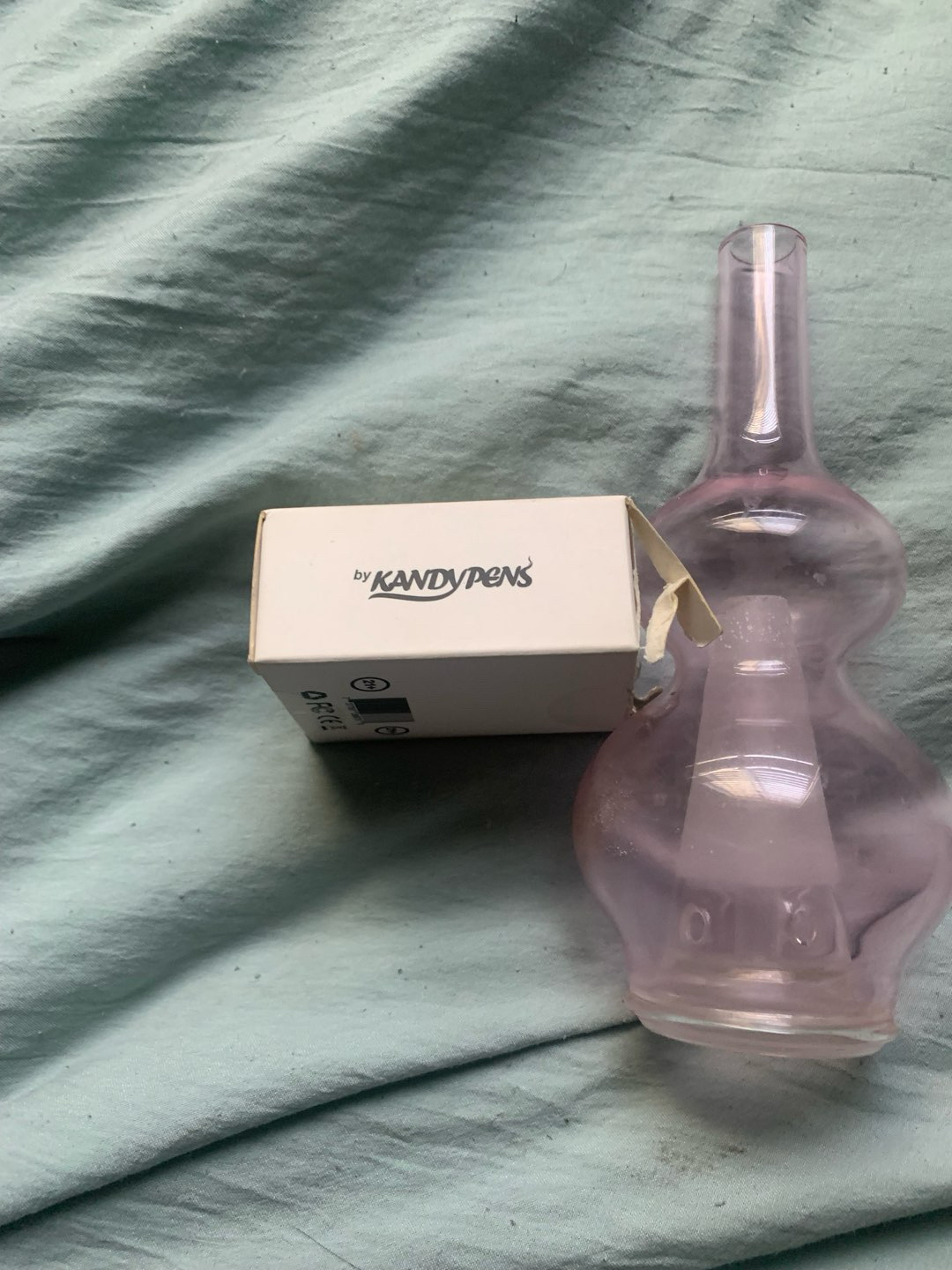 Preview pic of Kandypens atomizer and glass attachment