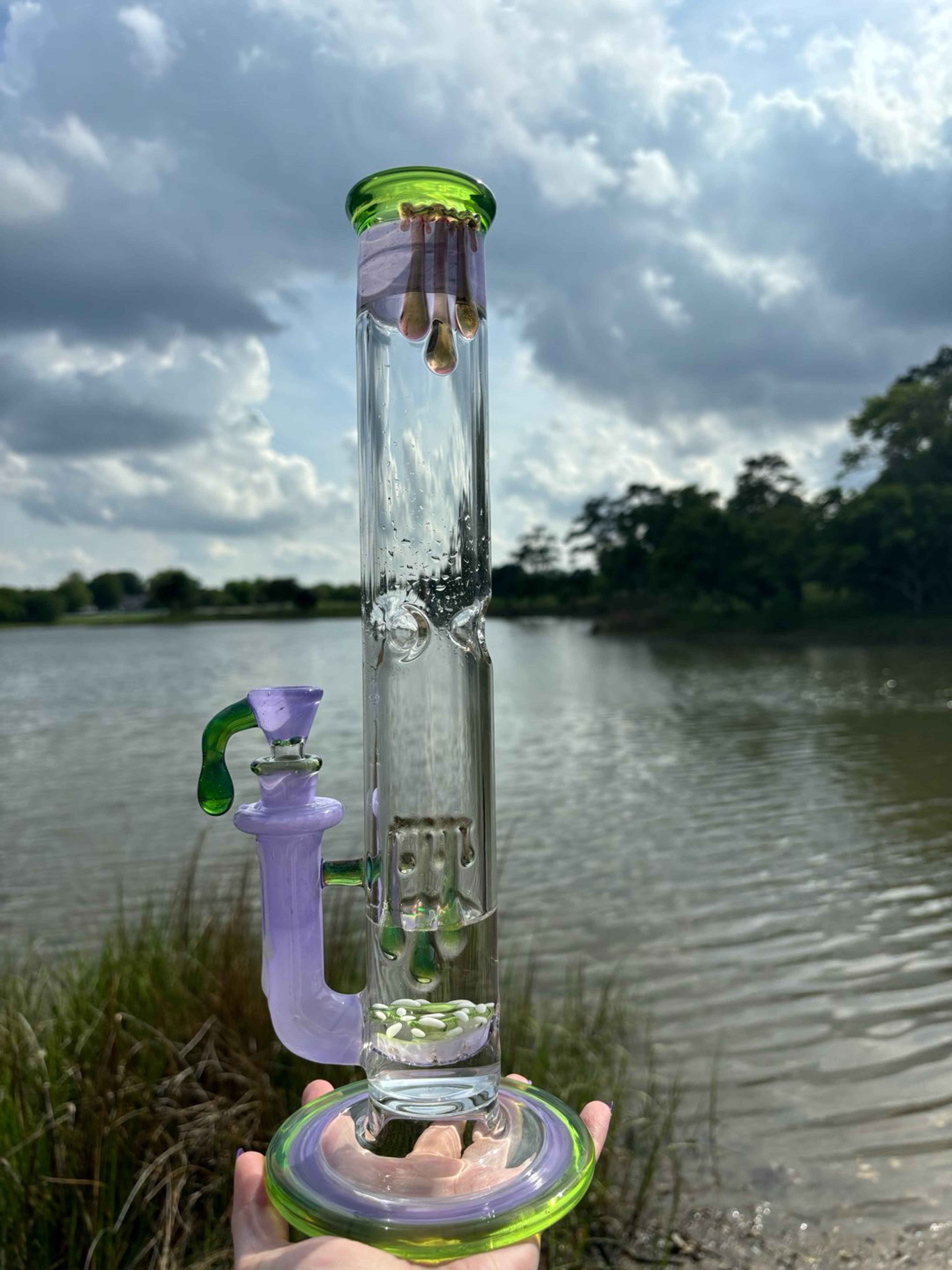 Preview pic of Uzzi glass donut perc straight tube