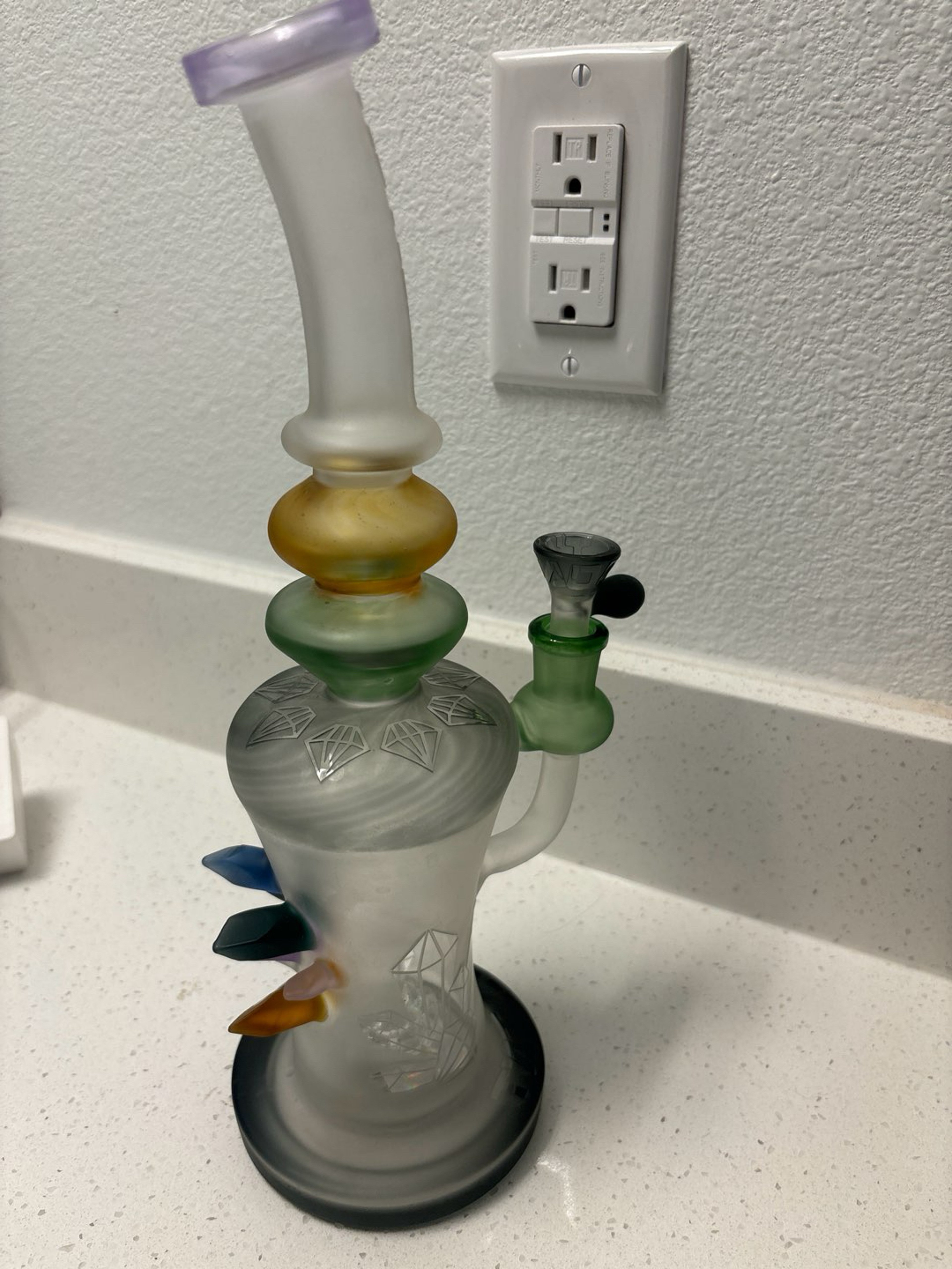 Preview pic of Lookah Tattoo Glass Crystal Rig