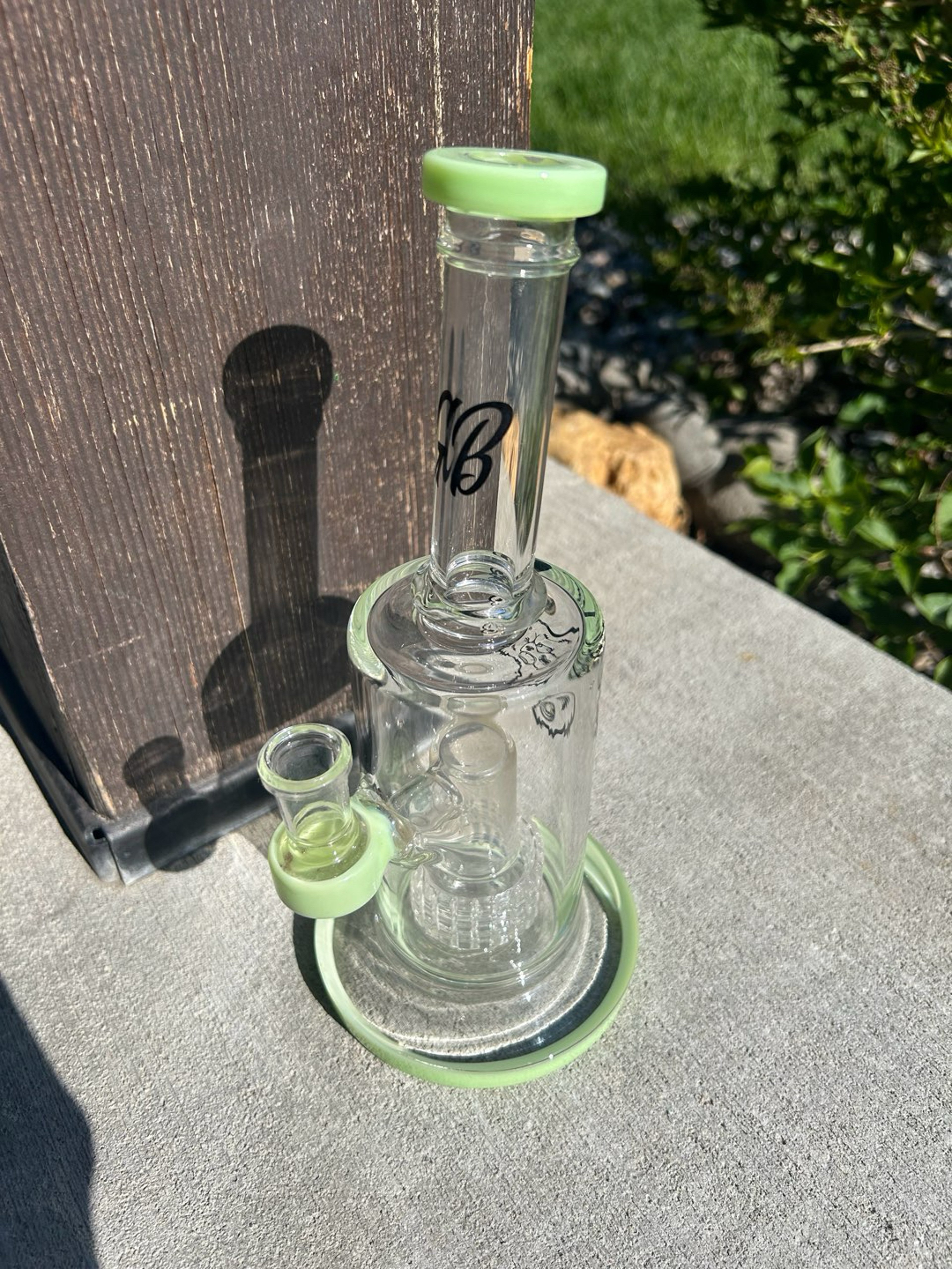 Preview pic of GB showerhead green bong