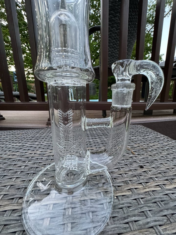 Sovereignty Glass Mini 3 Line To Grid Dome Bent Neck w/Blue V Accents