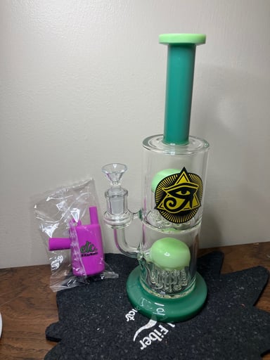 Preview pic of “TheRaShops” double showerhead perc bong