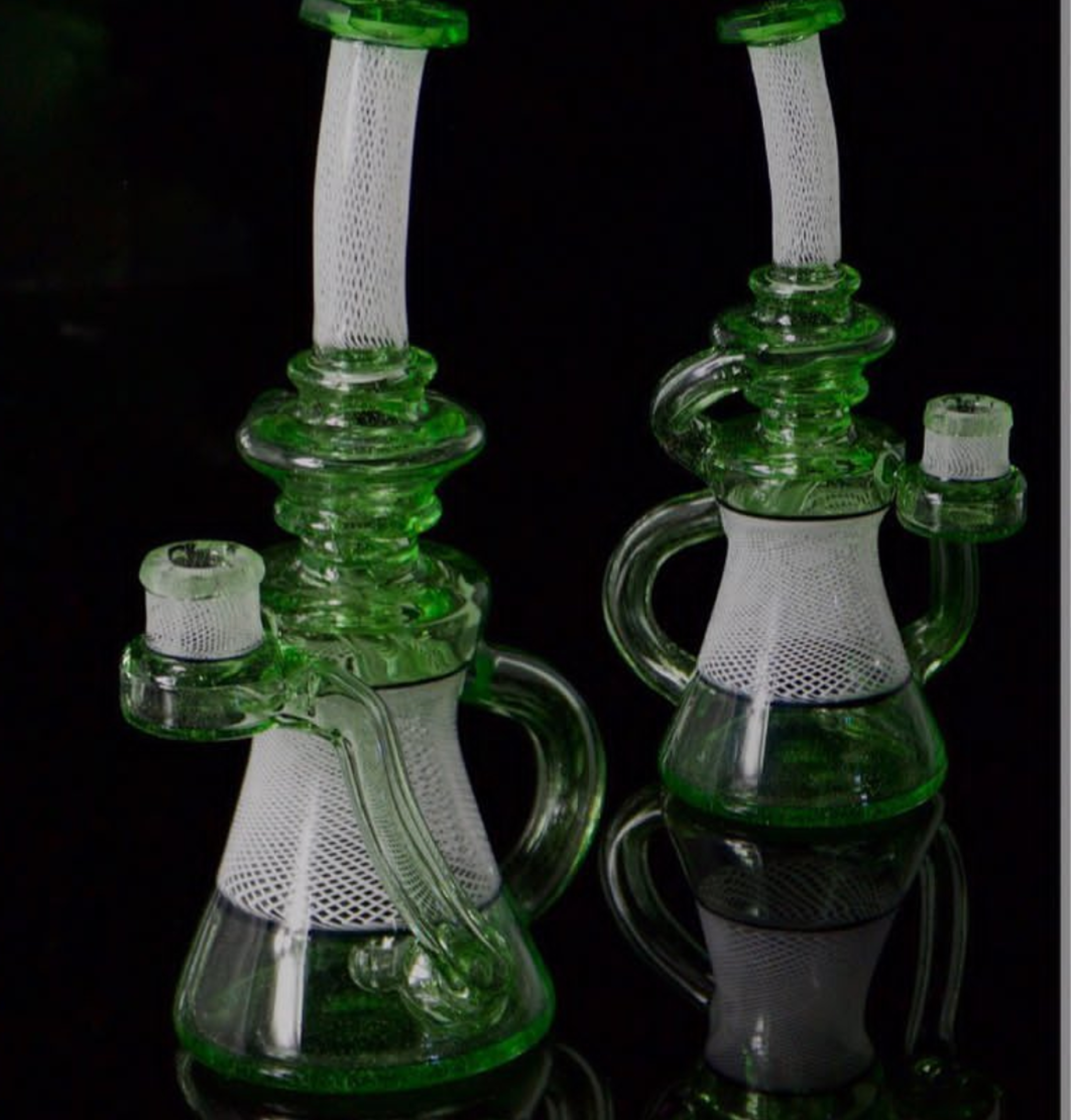 Preview pic of Bruce Wayne x Cameron Reed glass collaboration refined Klein 10mm reti green stardust faceted