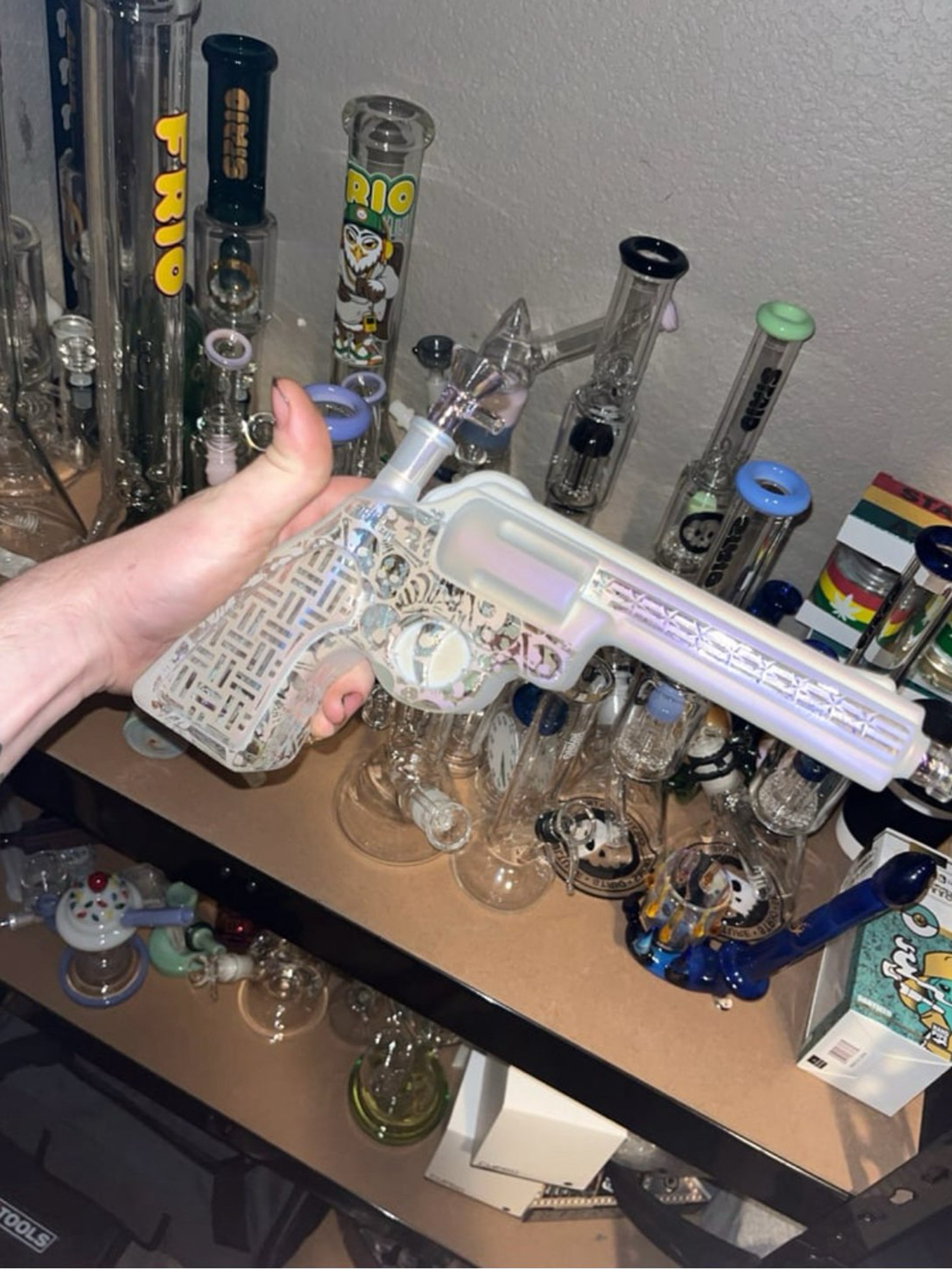 Preview pic of Revolver Bong