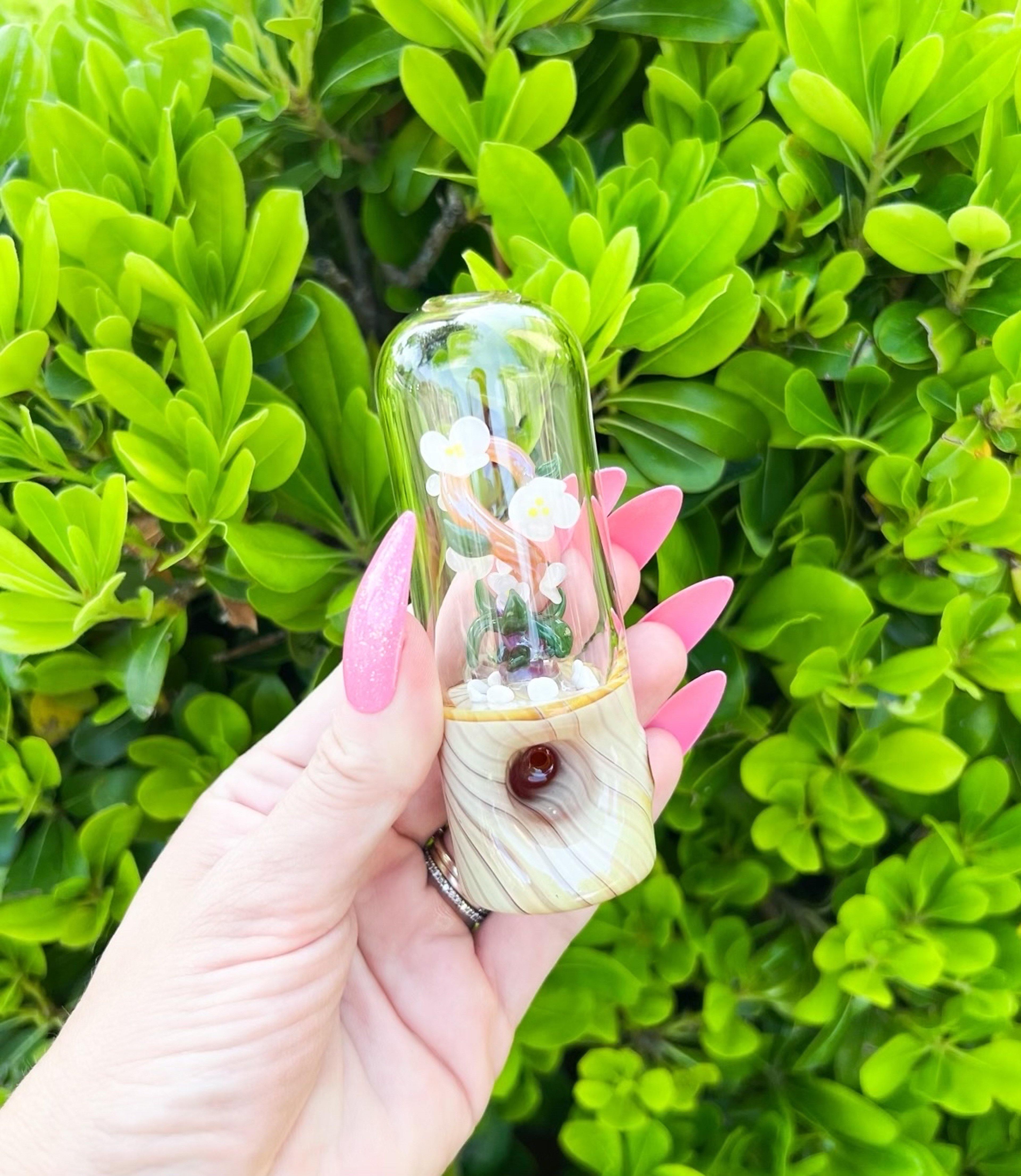 Preview pic of Woodgrain Daisy Flower Glass Hand Pipe