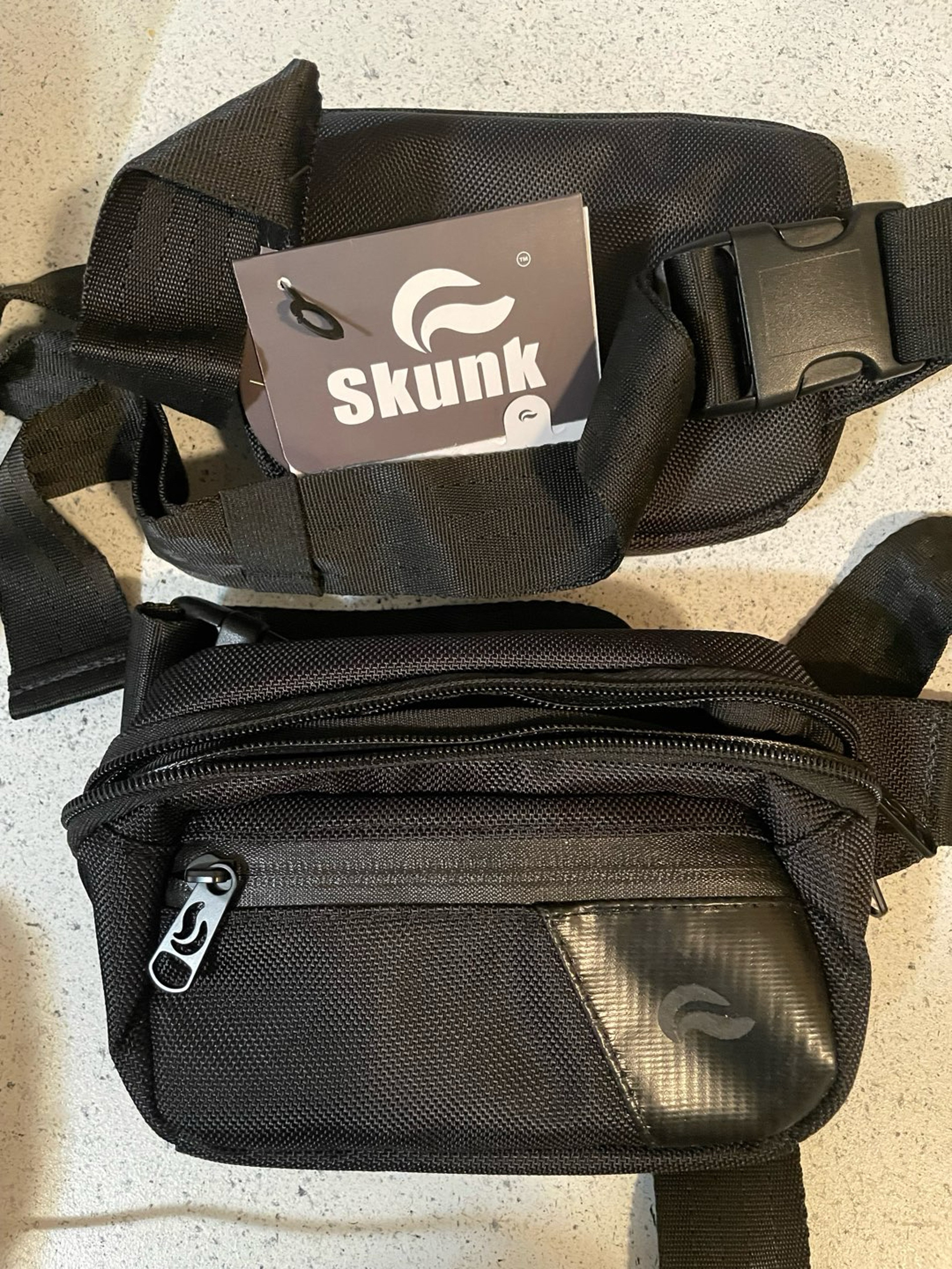 Preview pic of skunkbag hipster(fannypack)