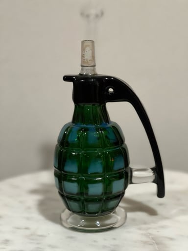 Preview pic of Chameleon Glass Hand Grenade rig
