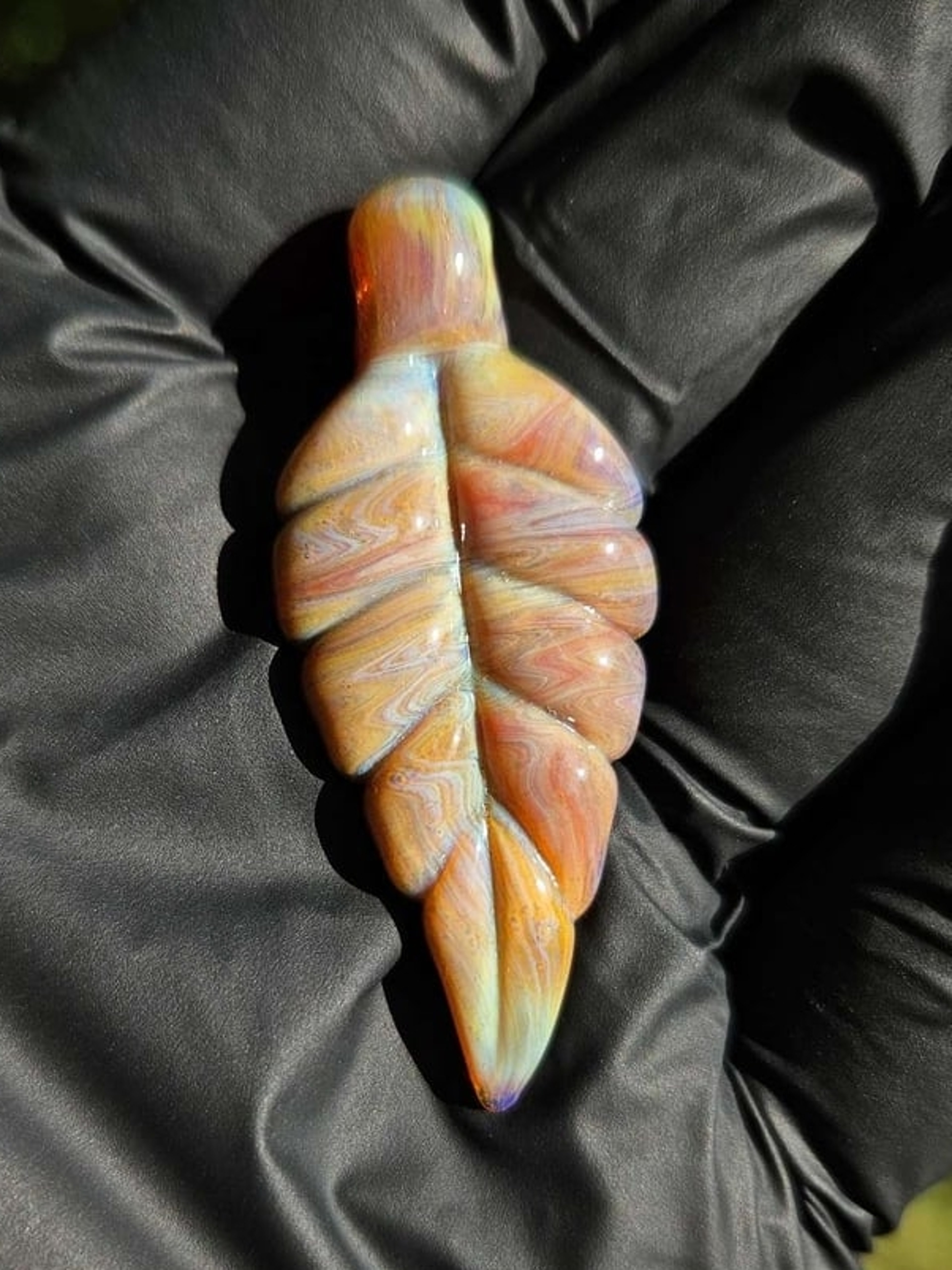 Preview pic of Leaf Pendant