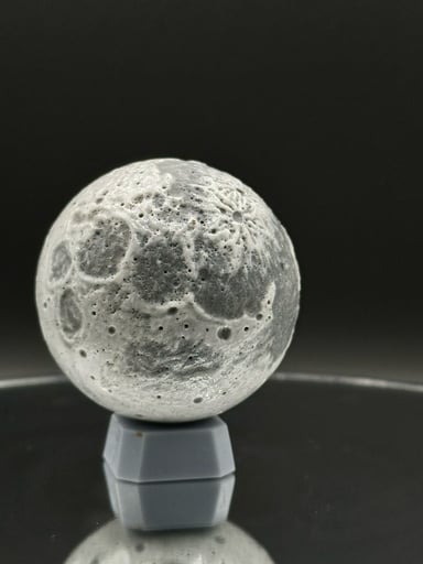 Preview pic of Sagan Apollo moon marble