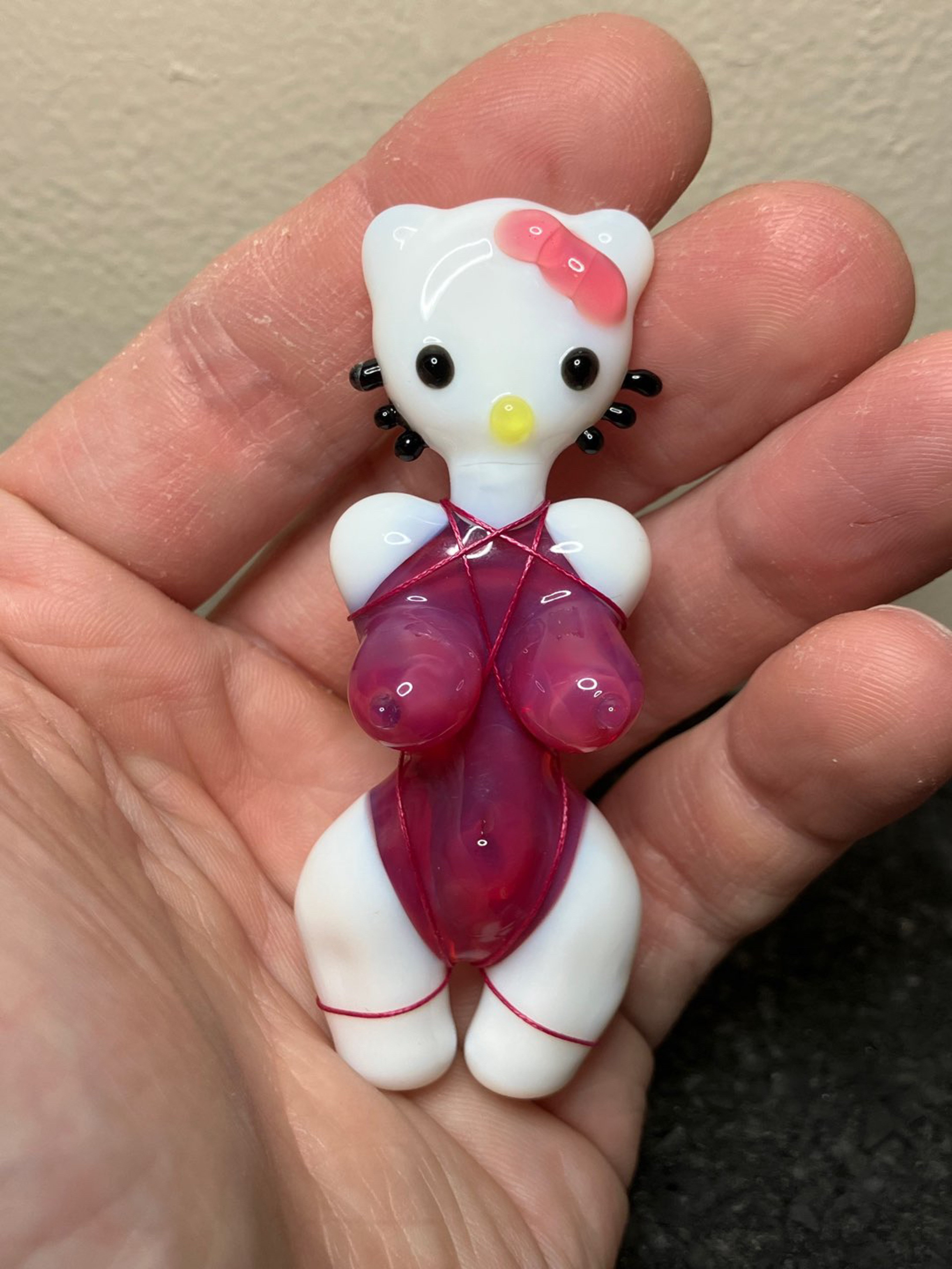 Preview pic of Hello Kitty Bondage Babe Pendy made by BecBecglass