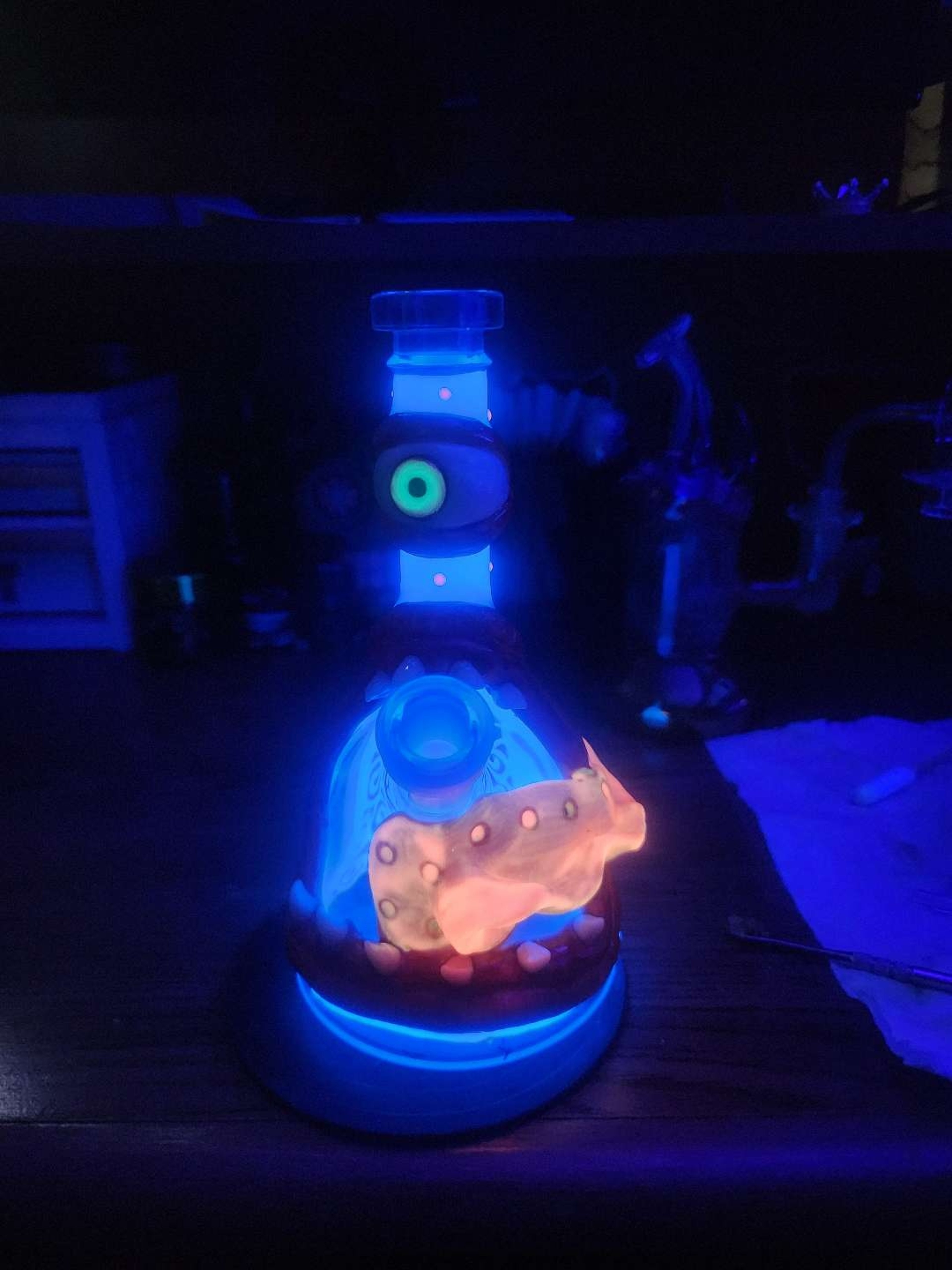 Preview pic of Monster style bong
