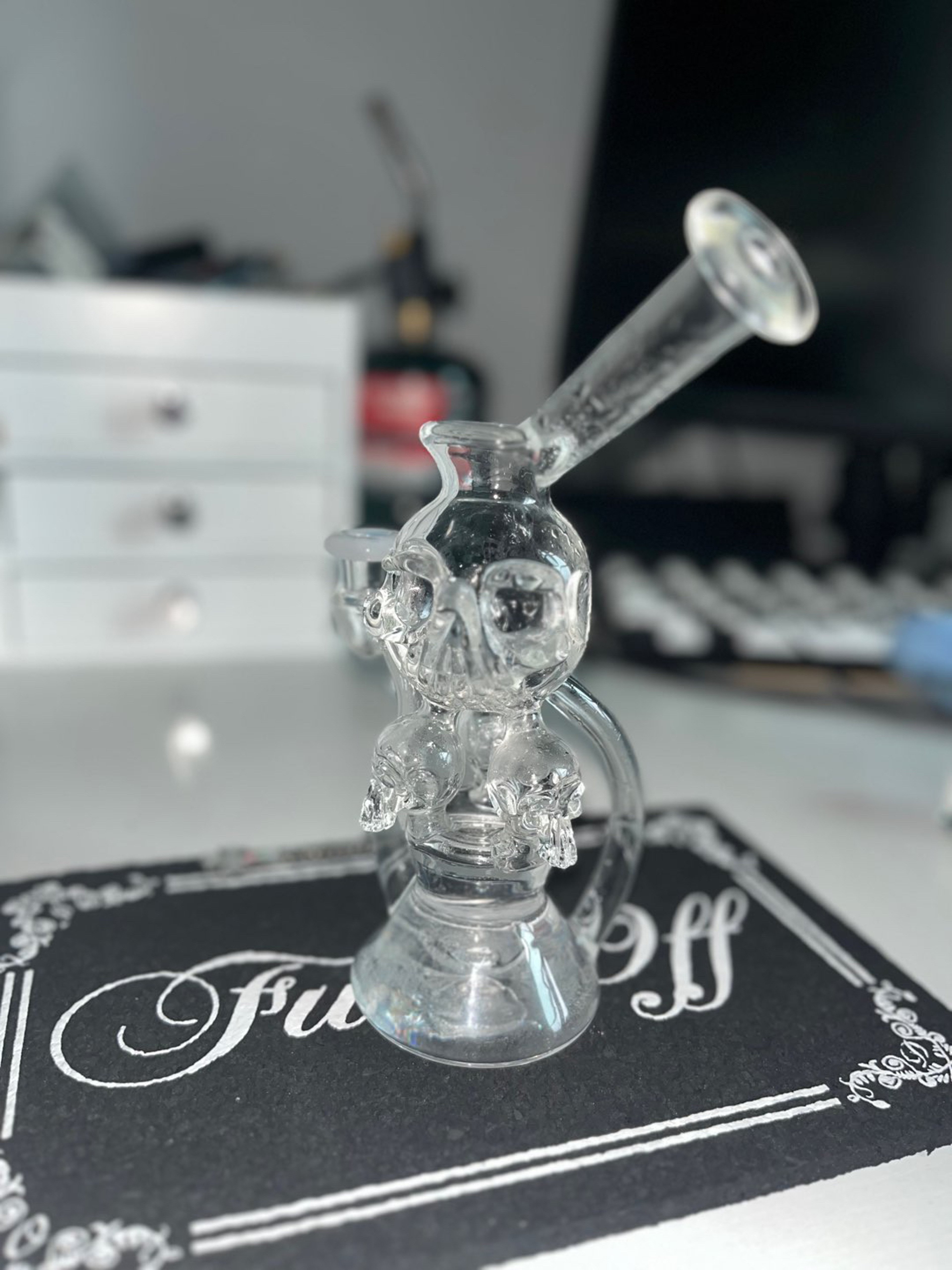 Preview pic of Weil Glass | Skull Dumper
