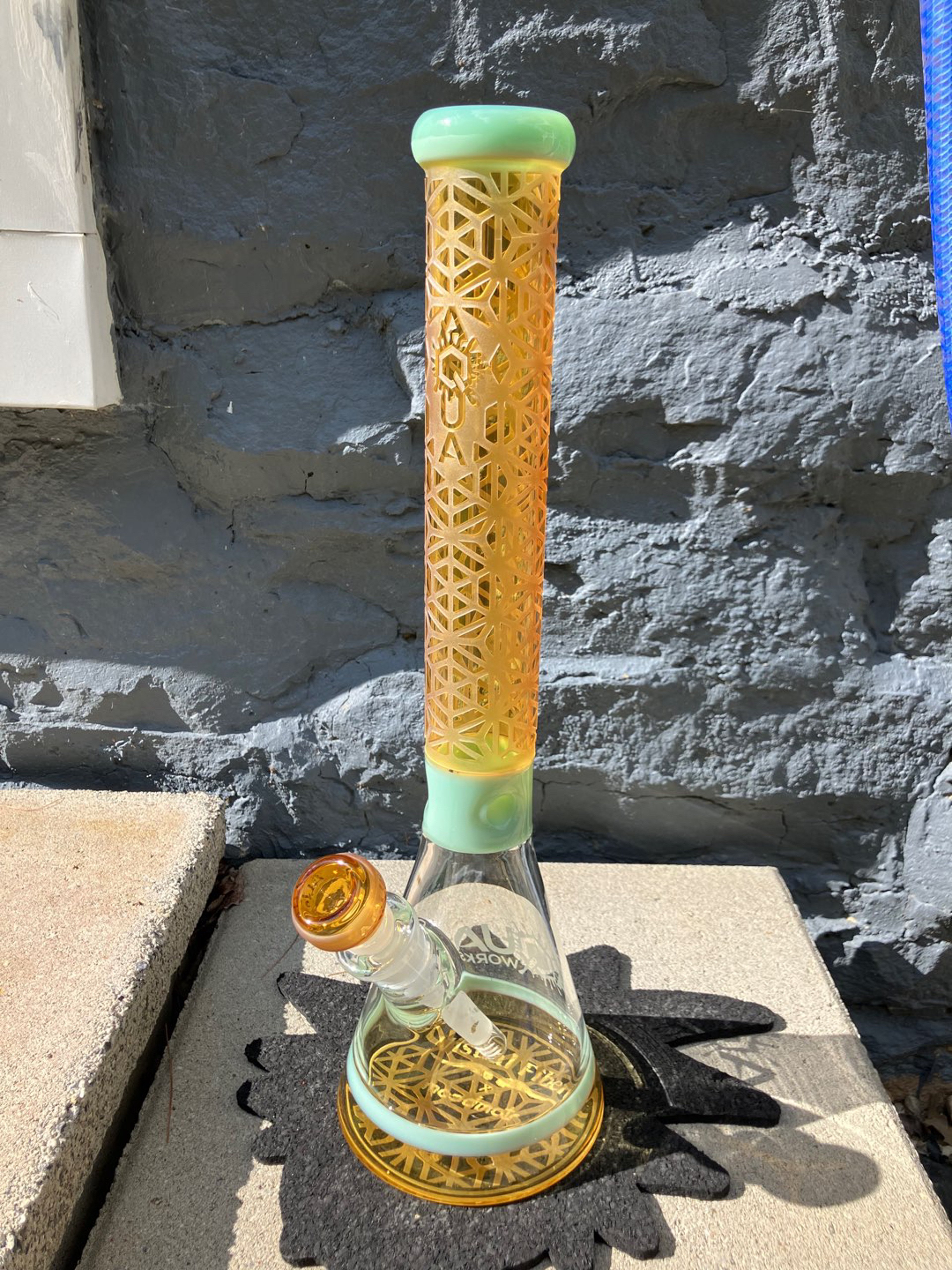 Preview pic of Aqua Glassworks sandblasted beaker 18.5”