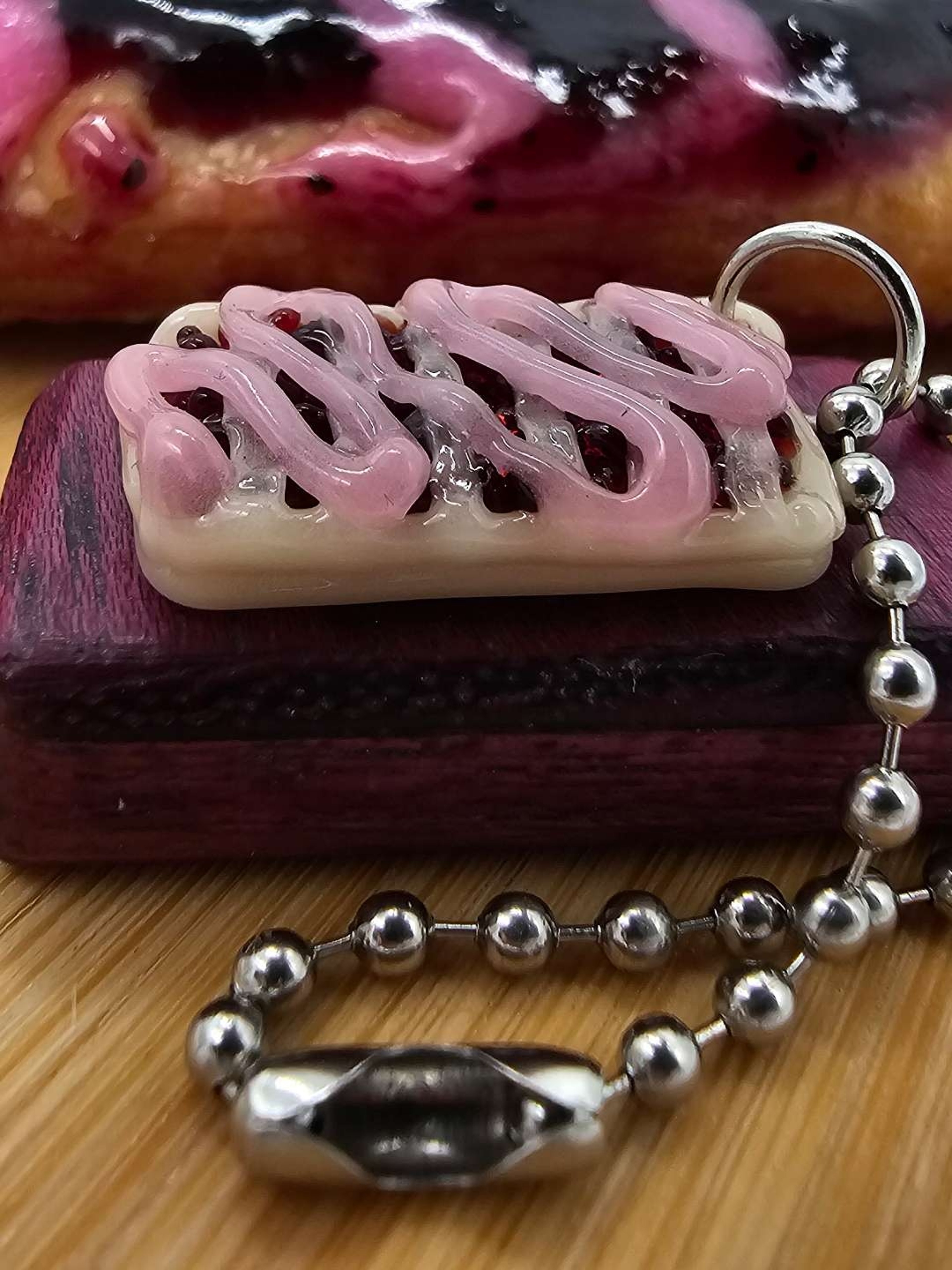 Preview pic of Mini strudel pendant