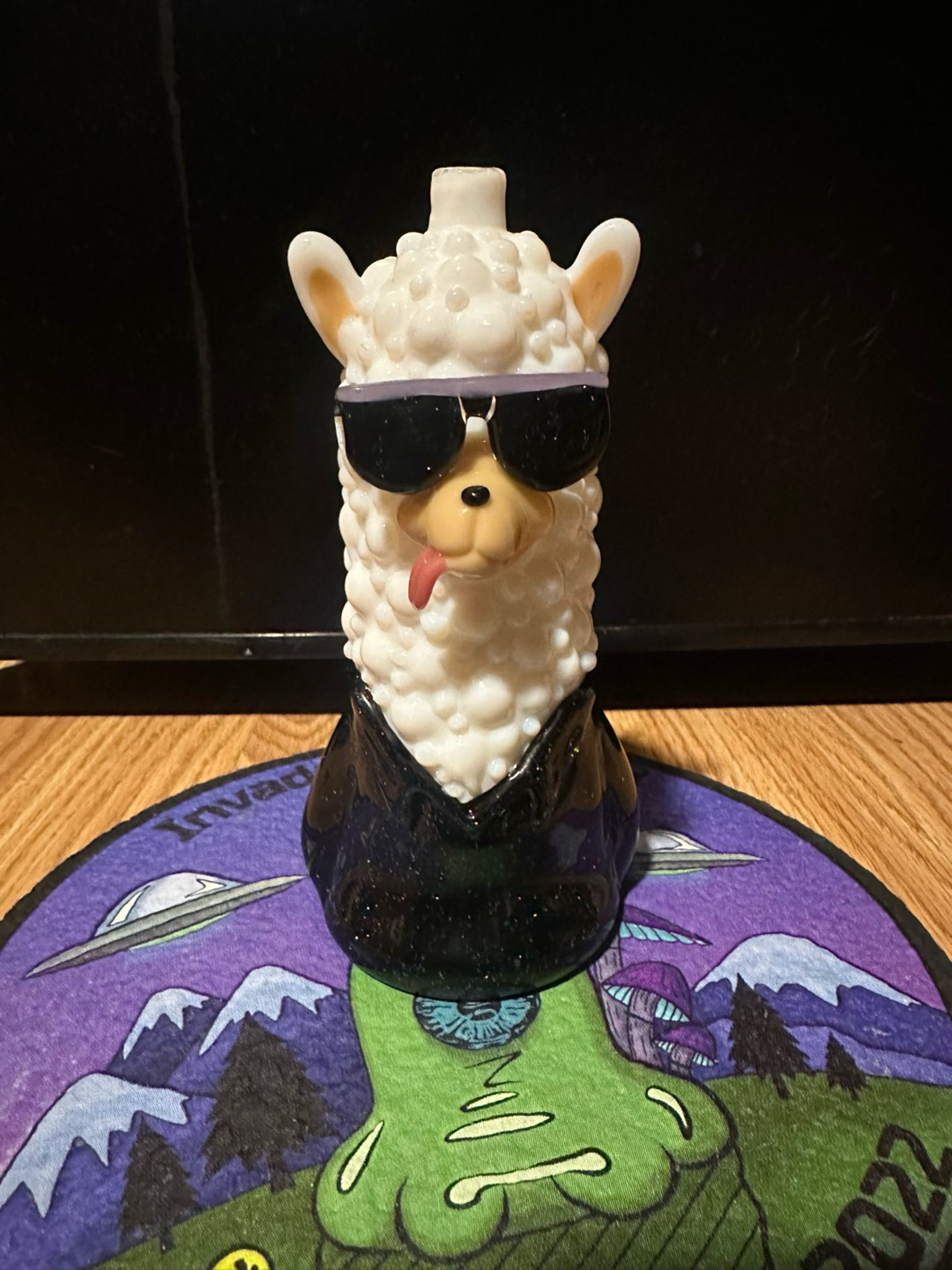 Preview pic of Hendy Glass Llama