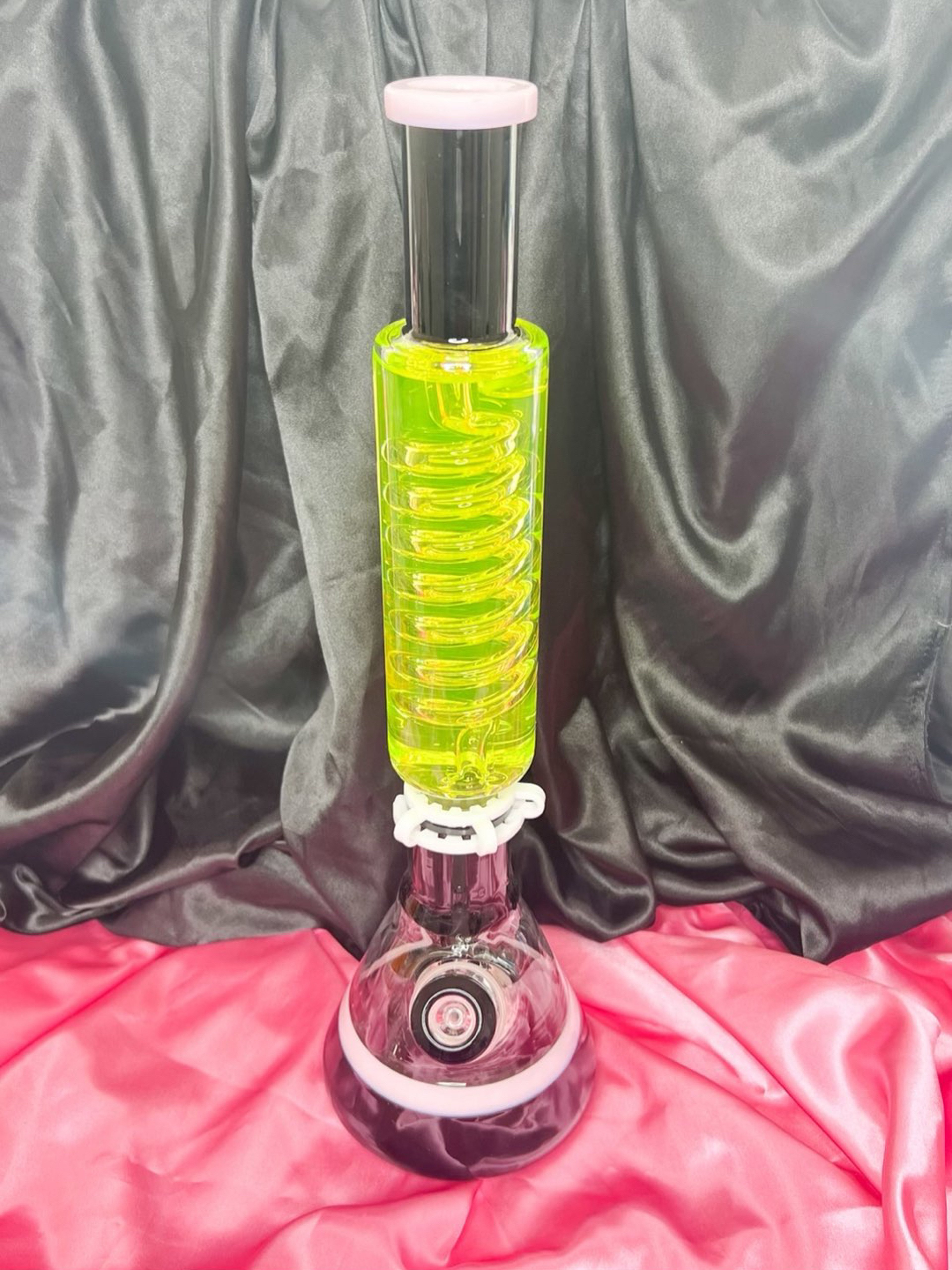 Preview pic of Pink/Black 18in Detachable Glycerin Beaker