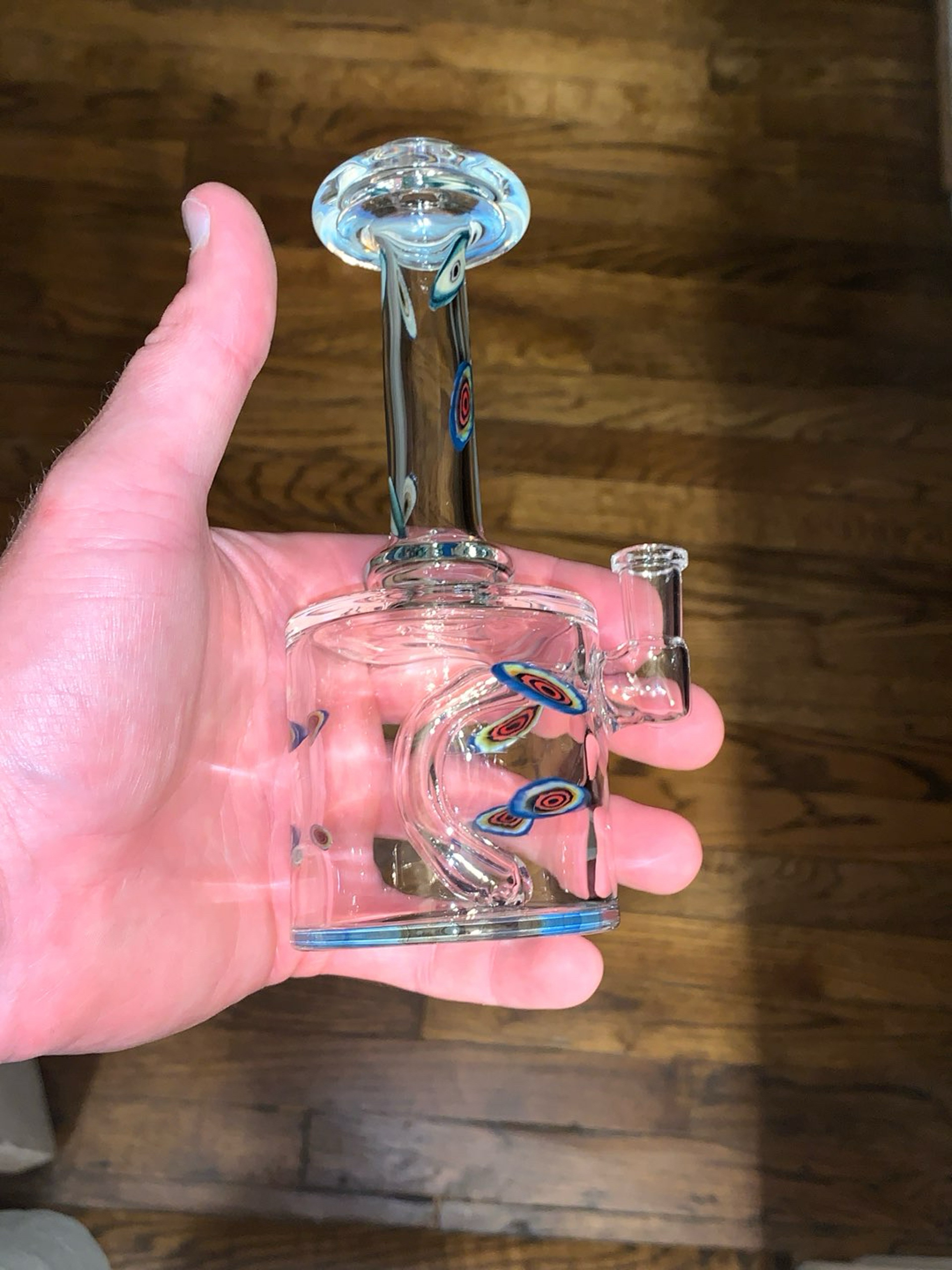 Preview pic of Uzzi glass banger hanger