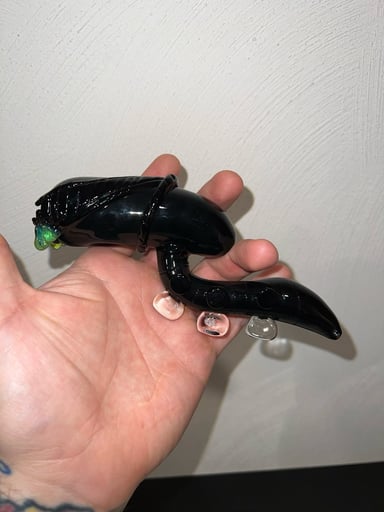 Preview pic of Empire glassworks alien pipe