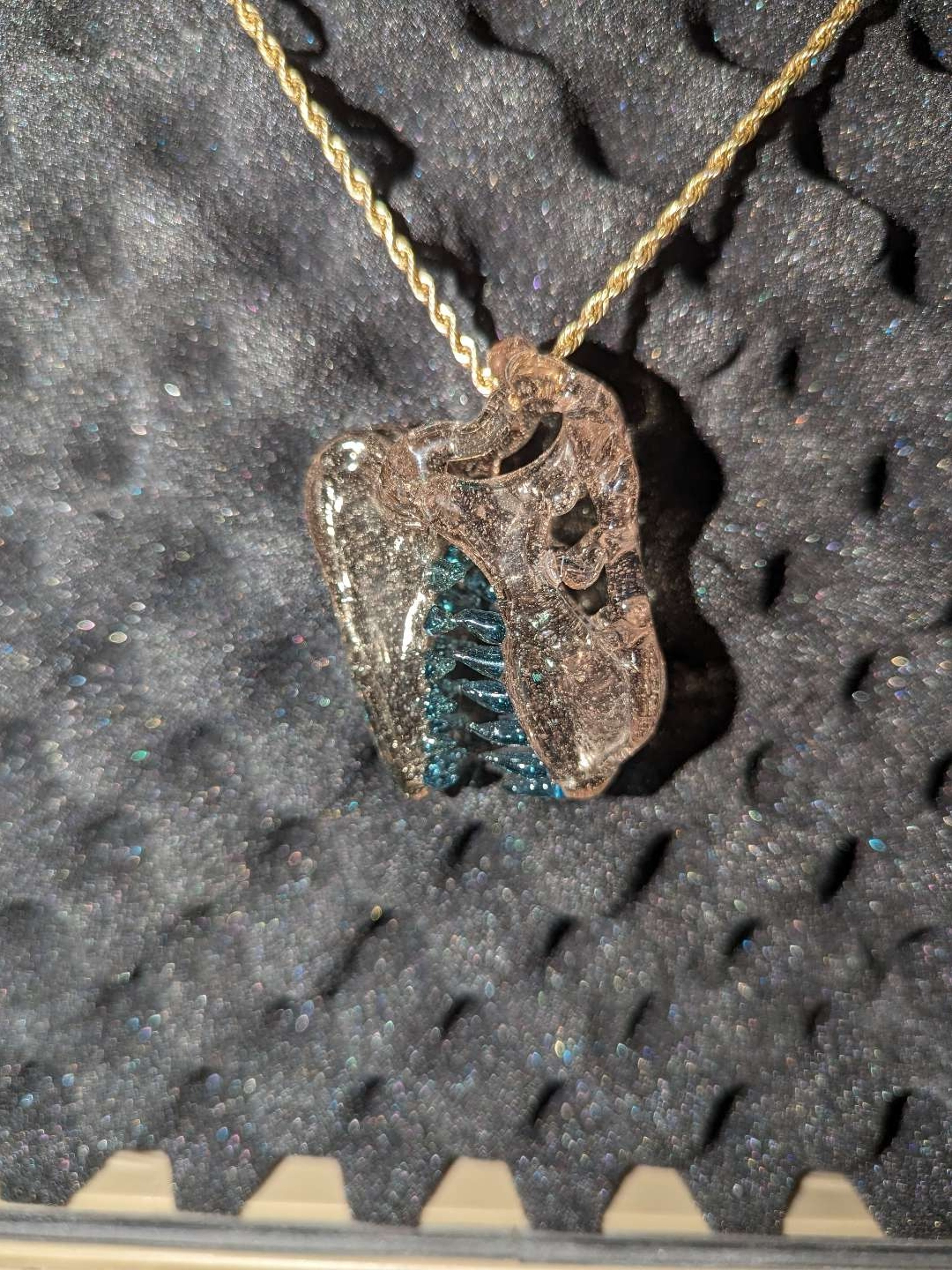 Preview pic of Cfl and uv trex skull pendant