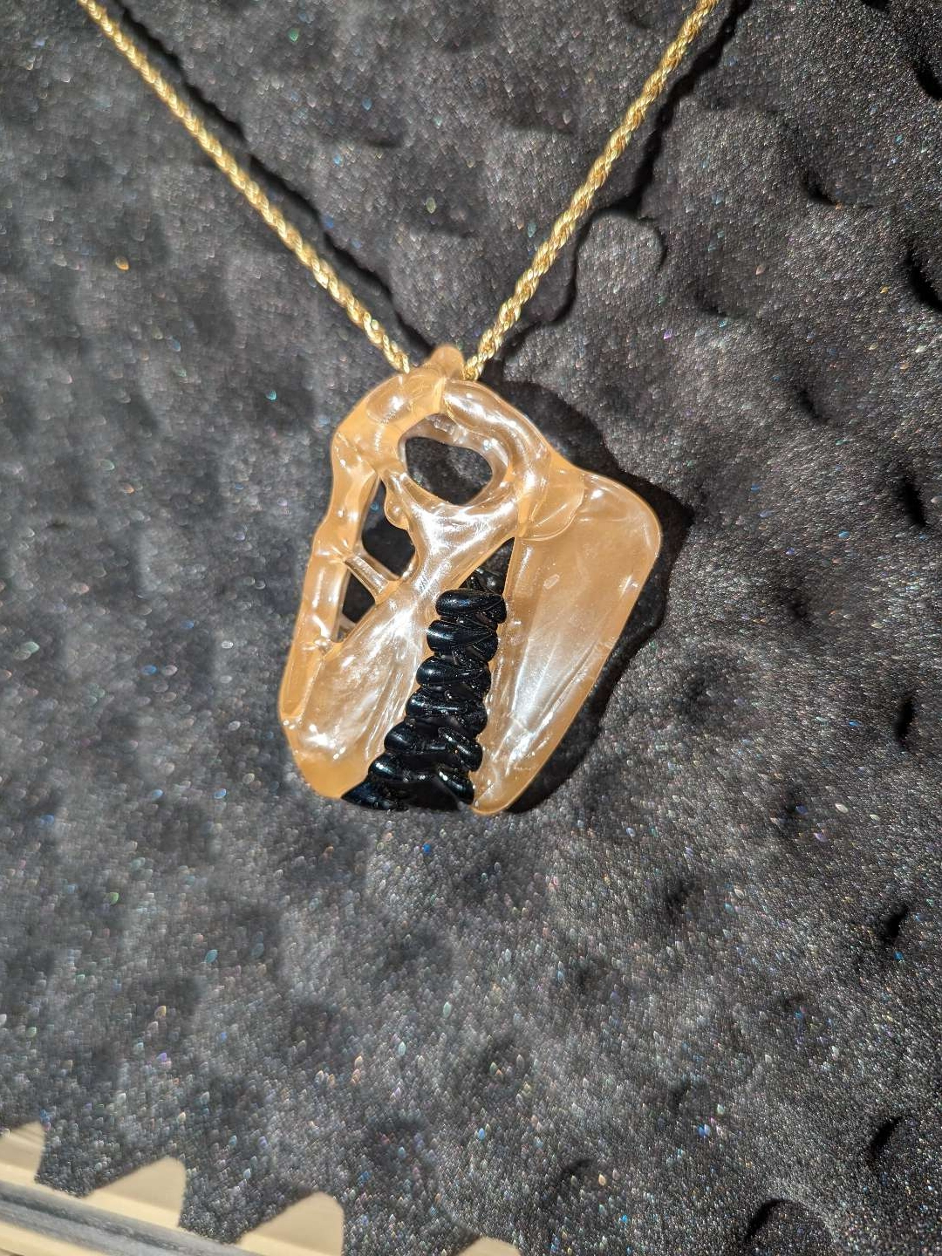 Preview pic of Trex skull pendant