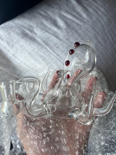 Preview pic of Izzy the glass blower octopus rig