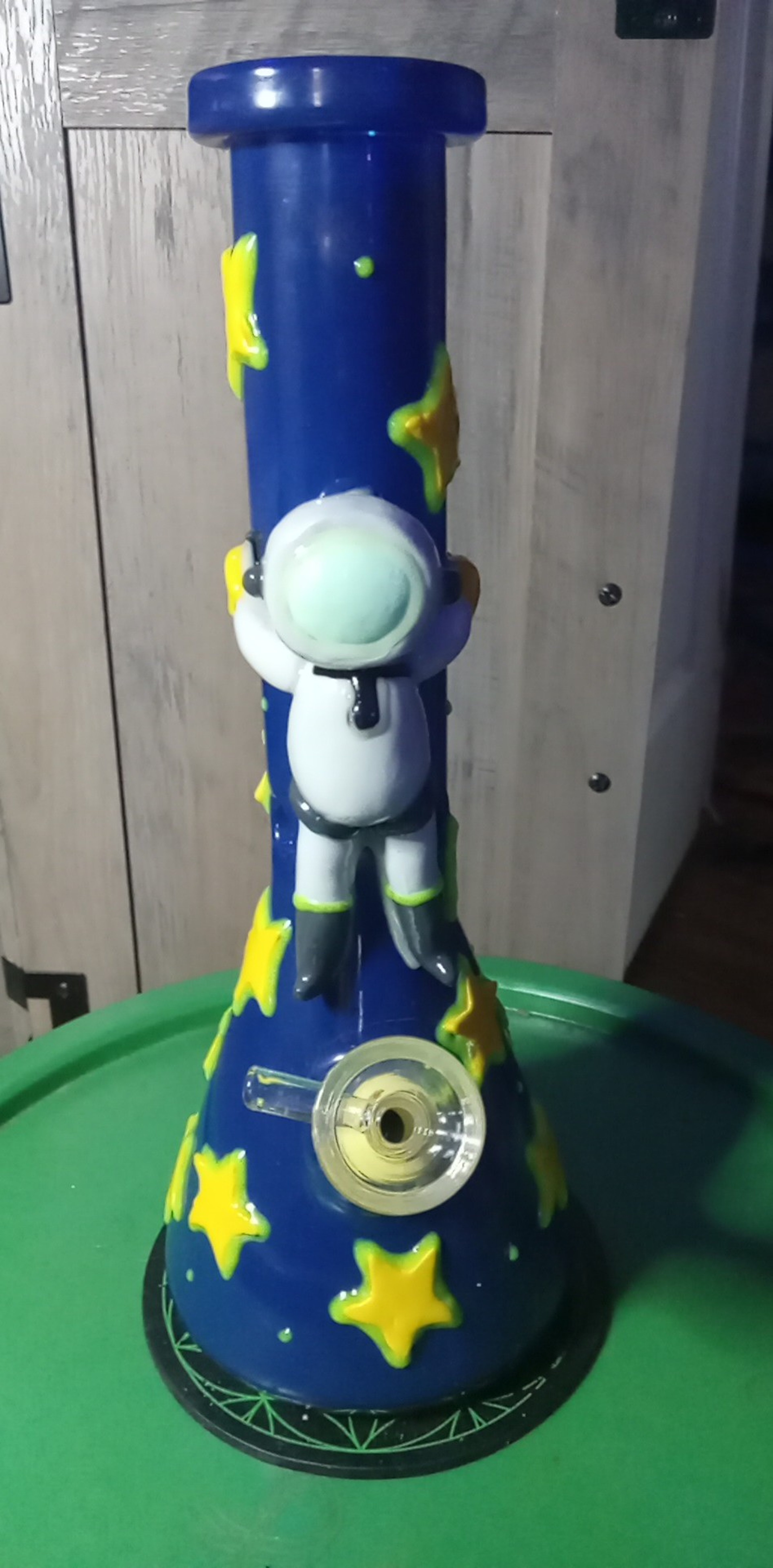 Preview pic of *SOLD ON ANOTHER PLATFORM* 10.5' tall glass beaker bong