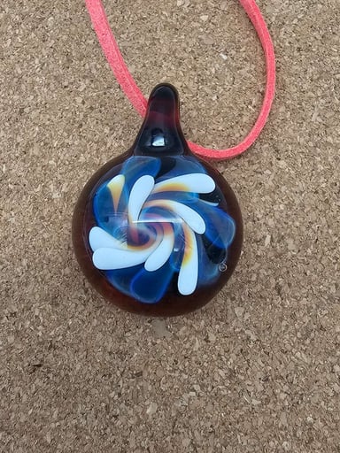 Preview pic of Swirly pendant