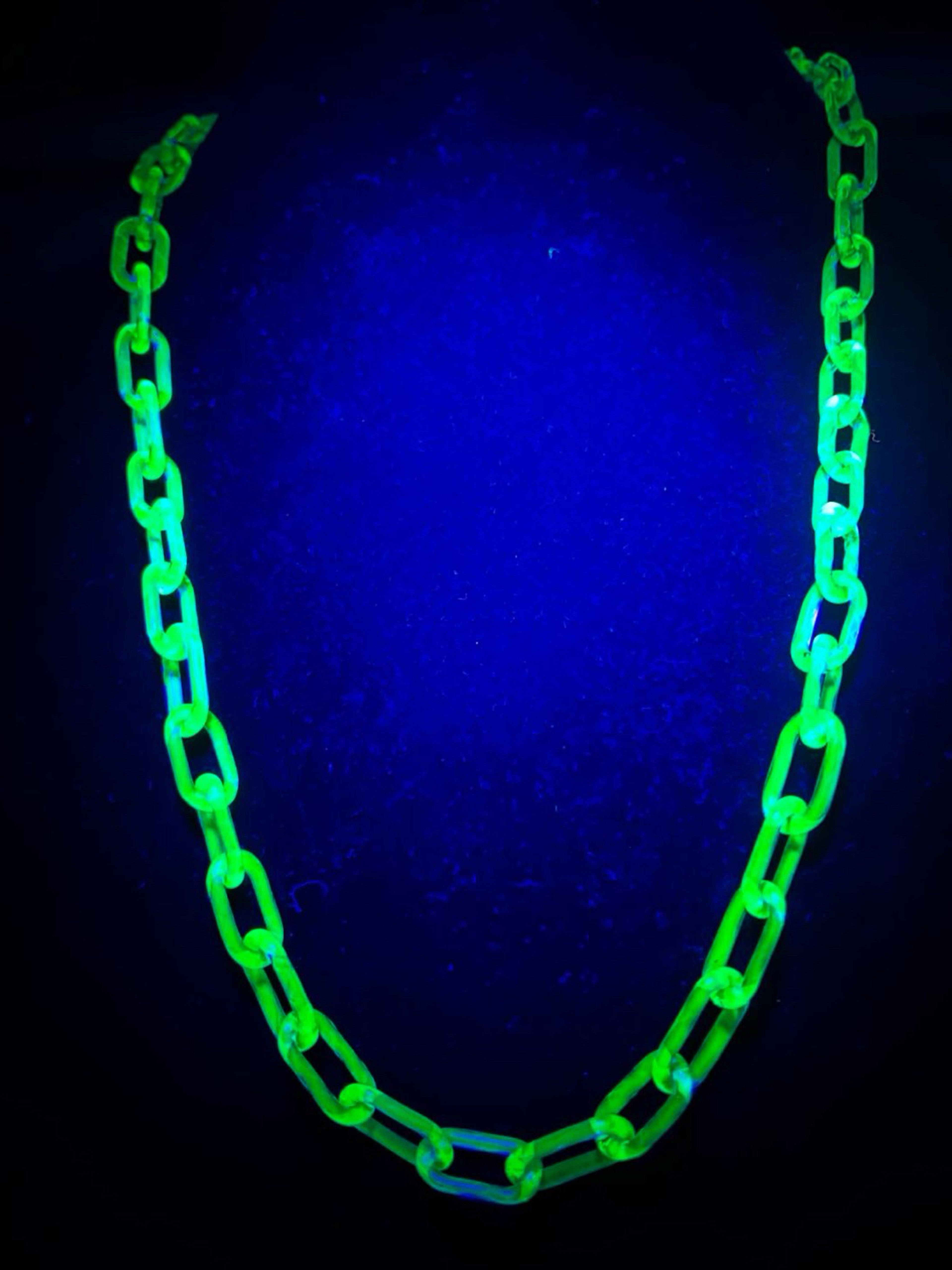 Preview pic of Glass chain necklace