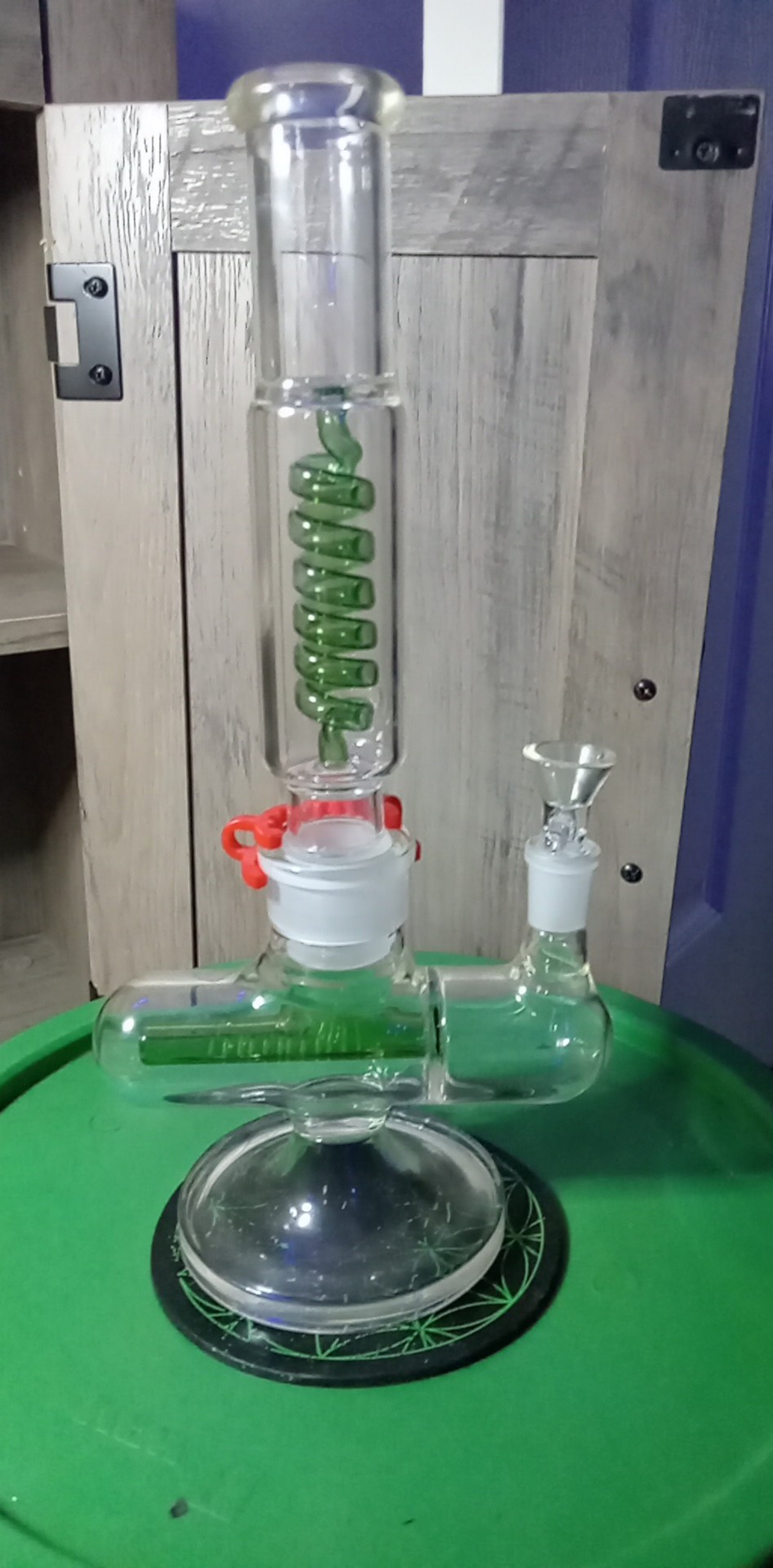 Preview pic of !SOLD ON ANOTHER PLATFORM! 14mm 12' tall Glass Inline Rig