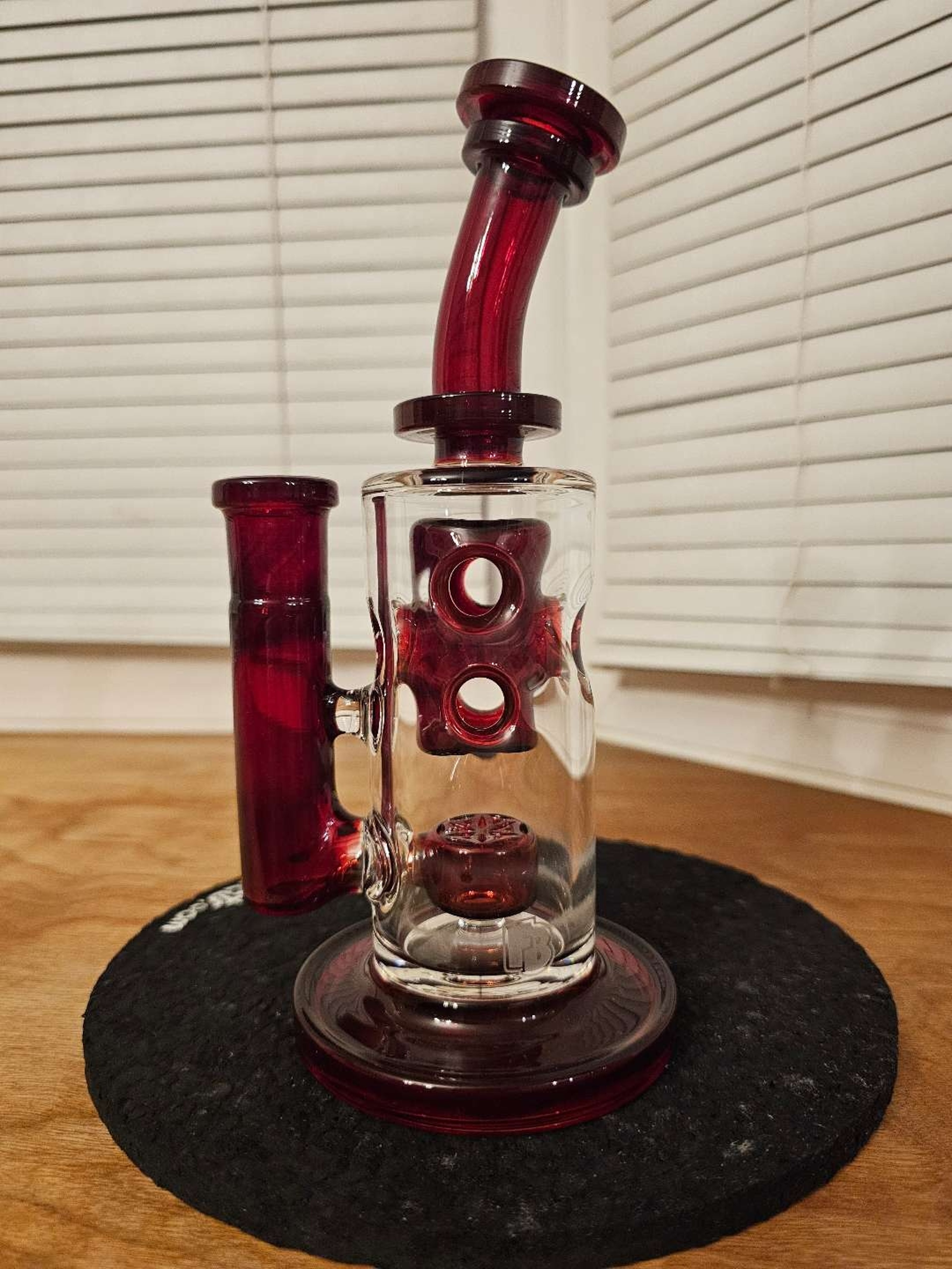 Preview pic of Fatboy glass straight fab in red elvis