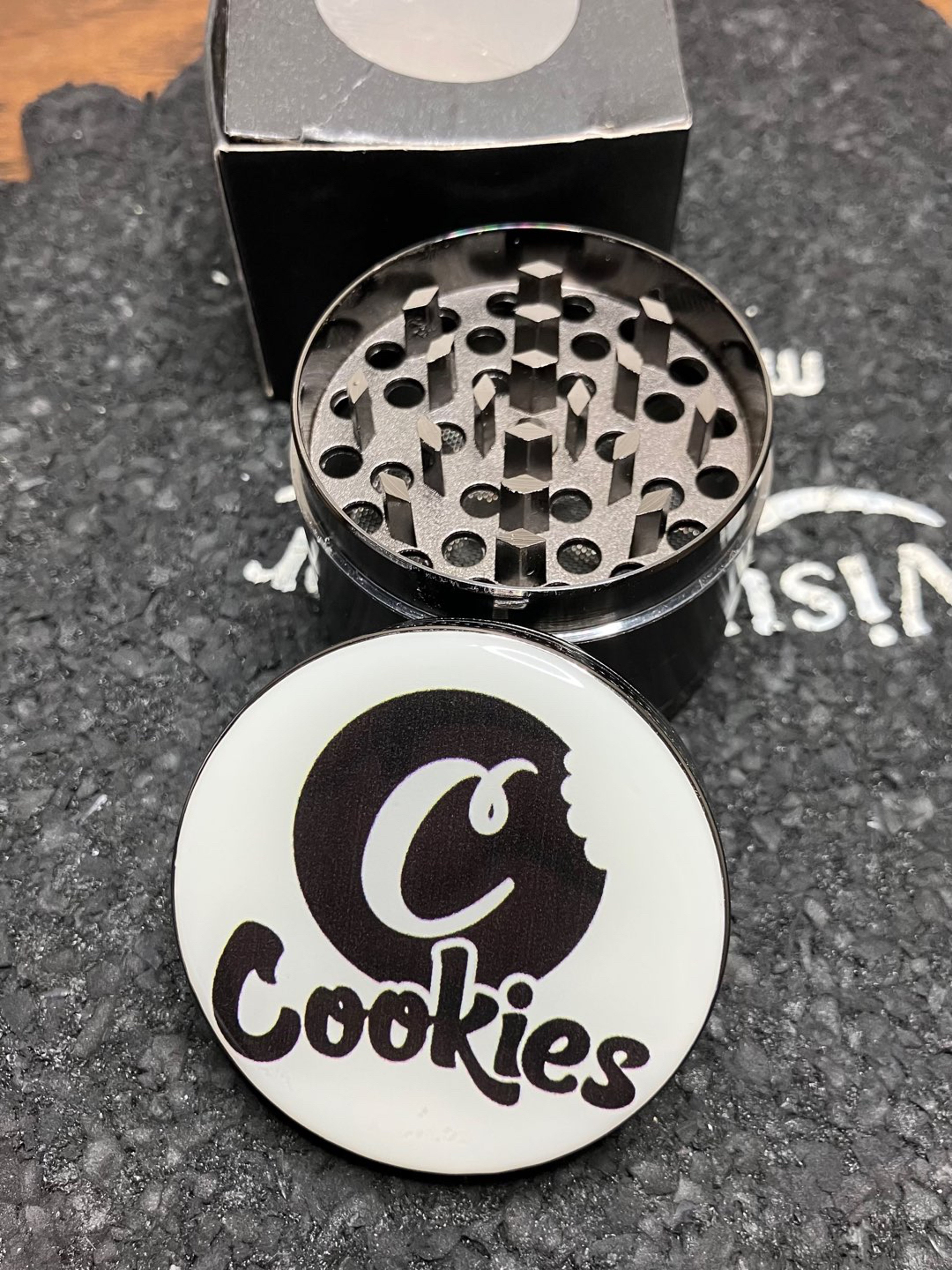 Preview pic of Cookies 4 piece Grinder